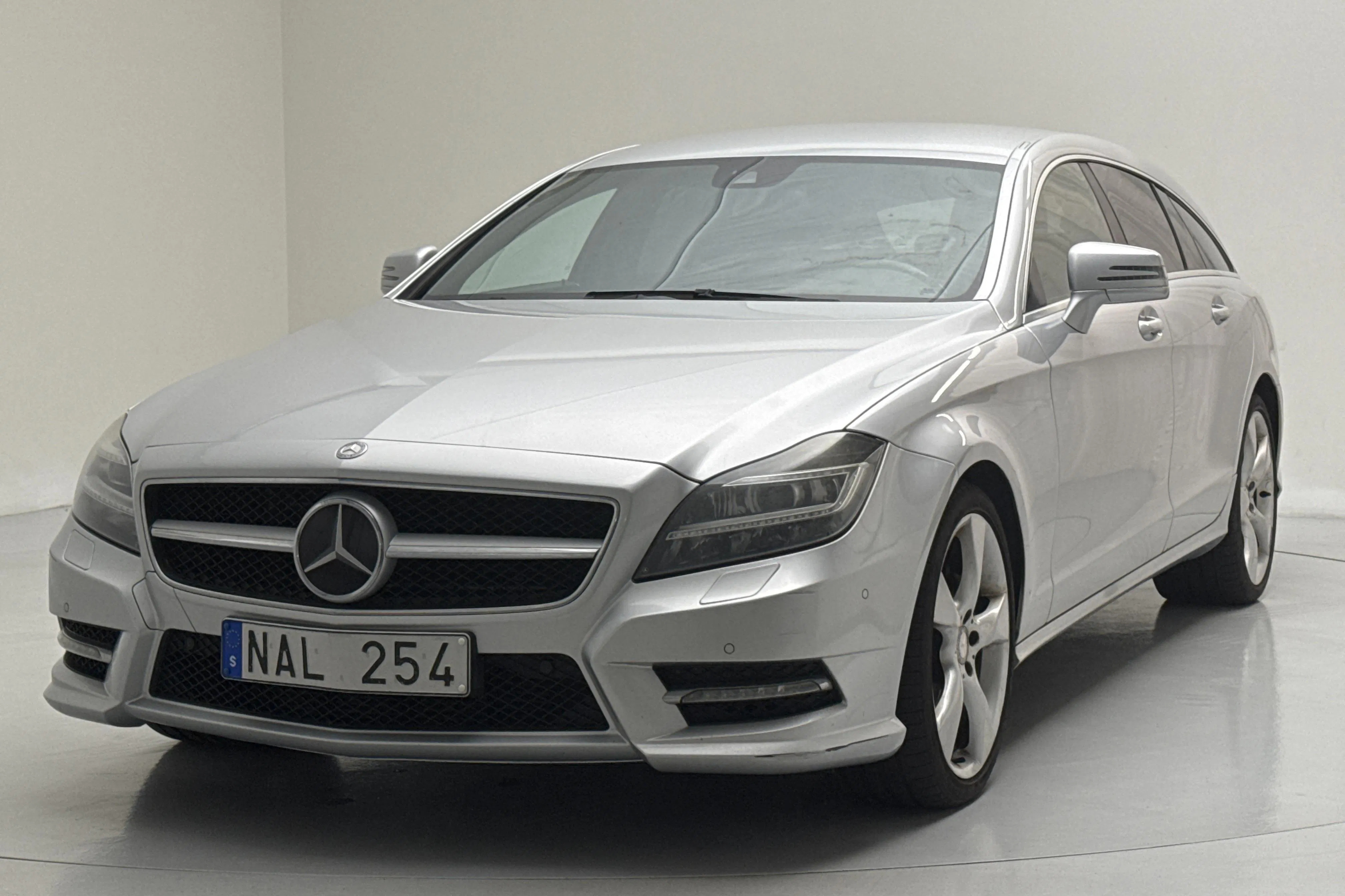 Presentation photo 1 of 13: Mercedes CLS 350 CDI Shooting Brake (265hk) - 239 610 km - Automatic - silver - 2013