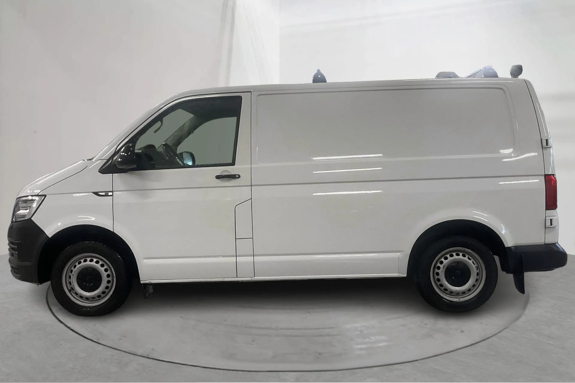 Presentationsfoto 2 av 21: VW Transporter T6 2.0 TDI BMT Skåp 4MOTION (150hk) - 26 970 mil - Automat - vit - 2018