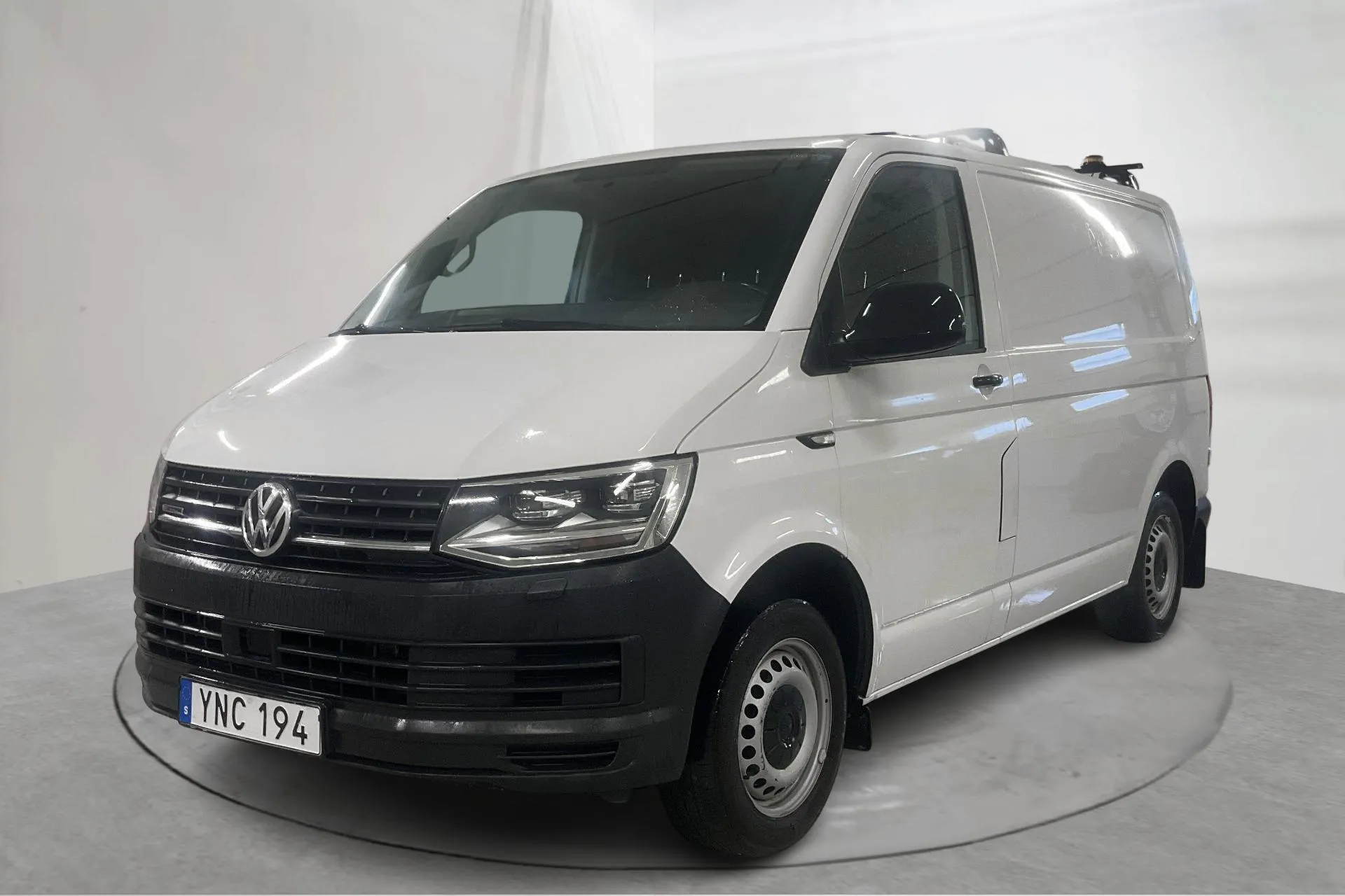 Presentationsfoto 1 av 21: VW Transporter T6 2.0 TDI BMT Skåp 4MOTION (150hk) - 26 970 mil - Automat - vit - 2018