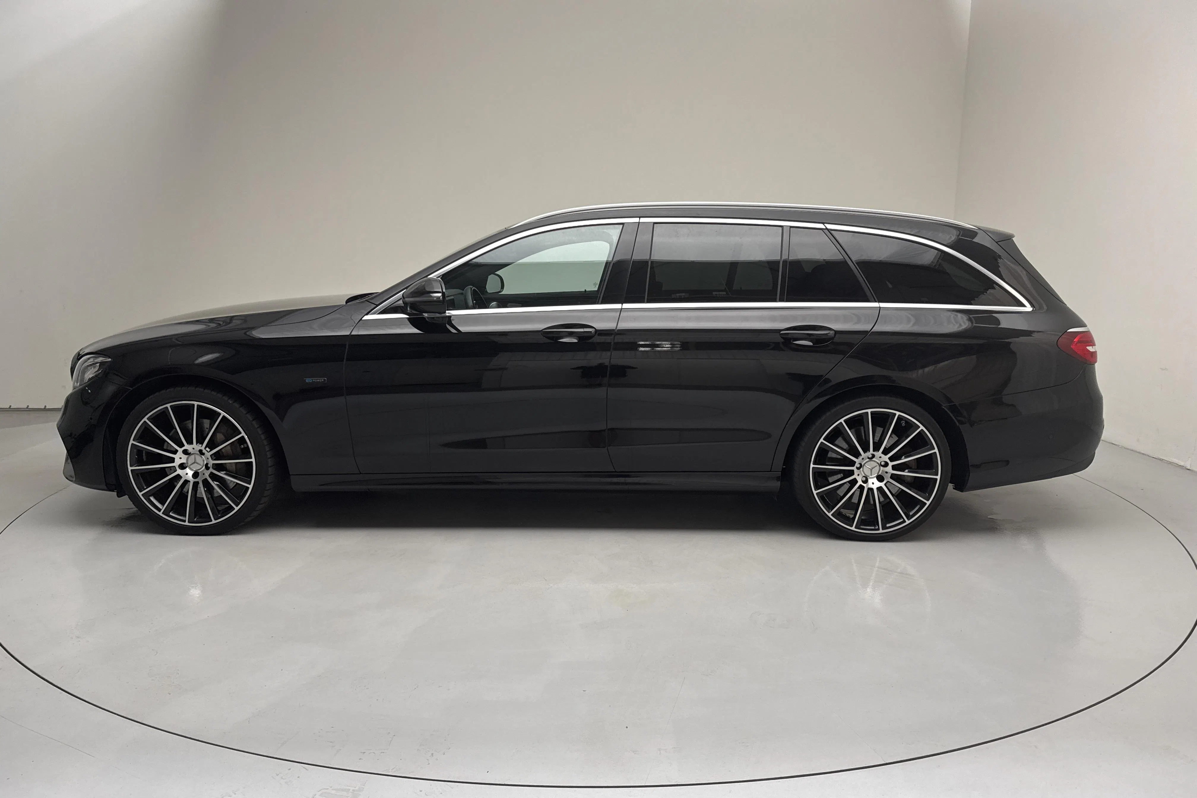 Presentation photo 2 of 21: Mercedes E 300 de Kombi S213 (316hk) - 96 670 km - Automatic - black - 2020