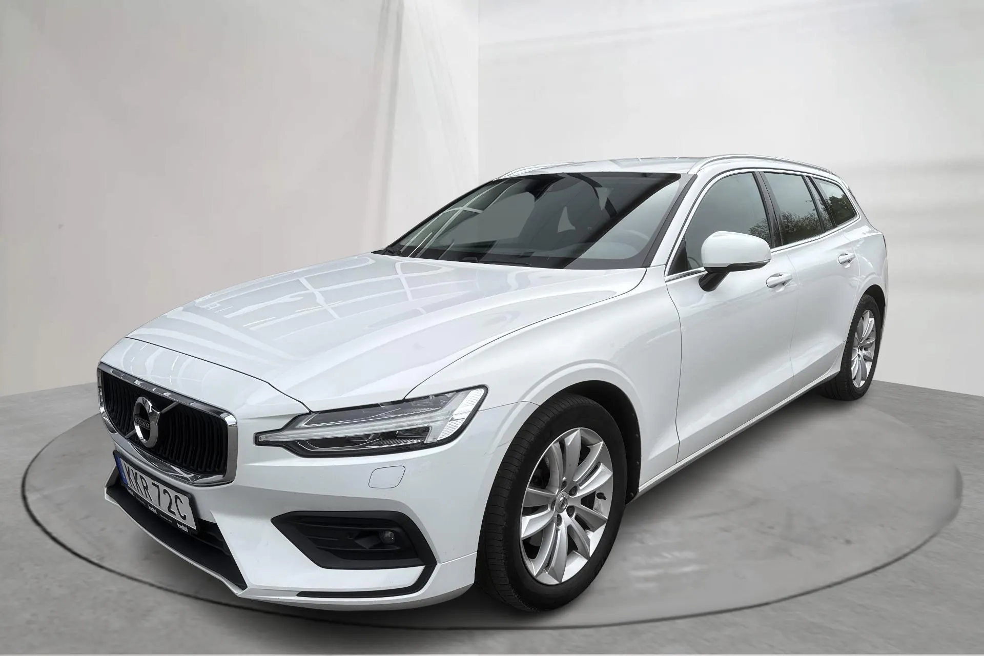 Presentation photo 1 of 17: Volvo V60 B4 Mildhybrid, Diesel (197hk) - 158 120 km - Automatic - white - 2021