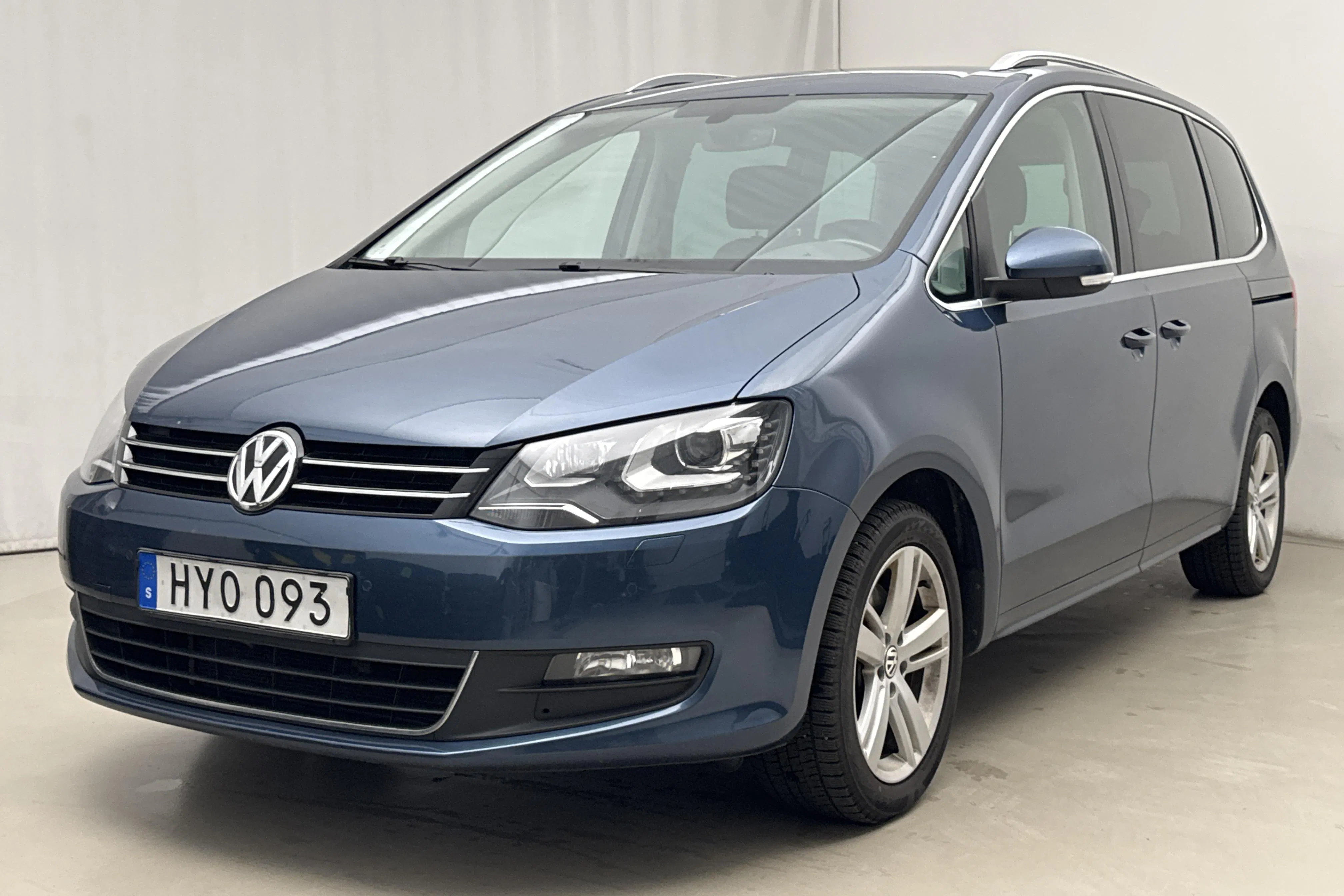 Presentationsfoto 1 av 22: VW Sharan 2.0 TDI (150hk) - 16 282 mil - Automat - blå - 2016