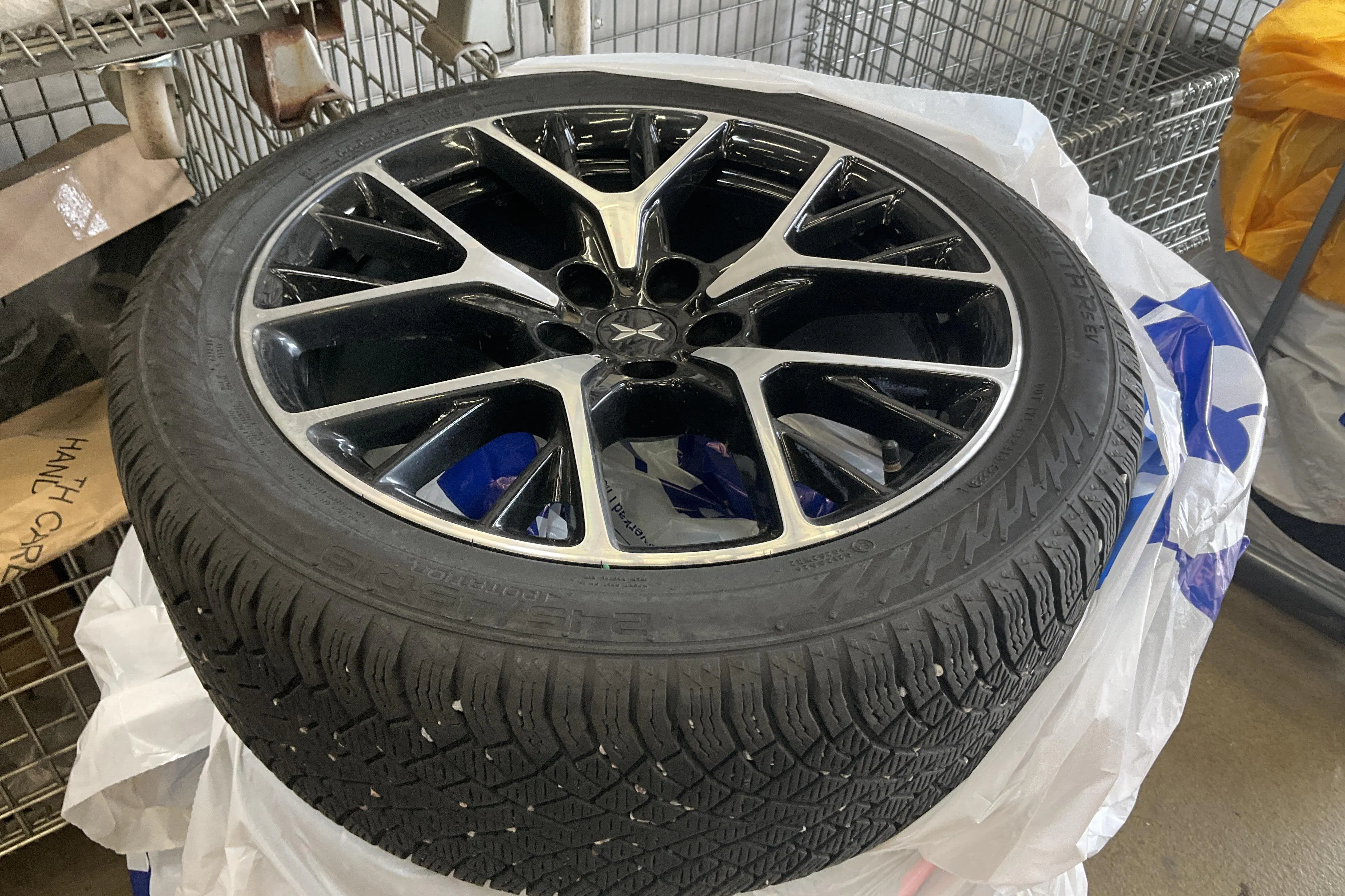 Xpeng P7 AWD Performance (473hk) på auktion i Helsingborg hos Kvdbil