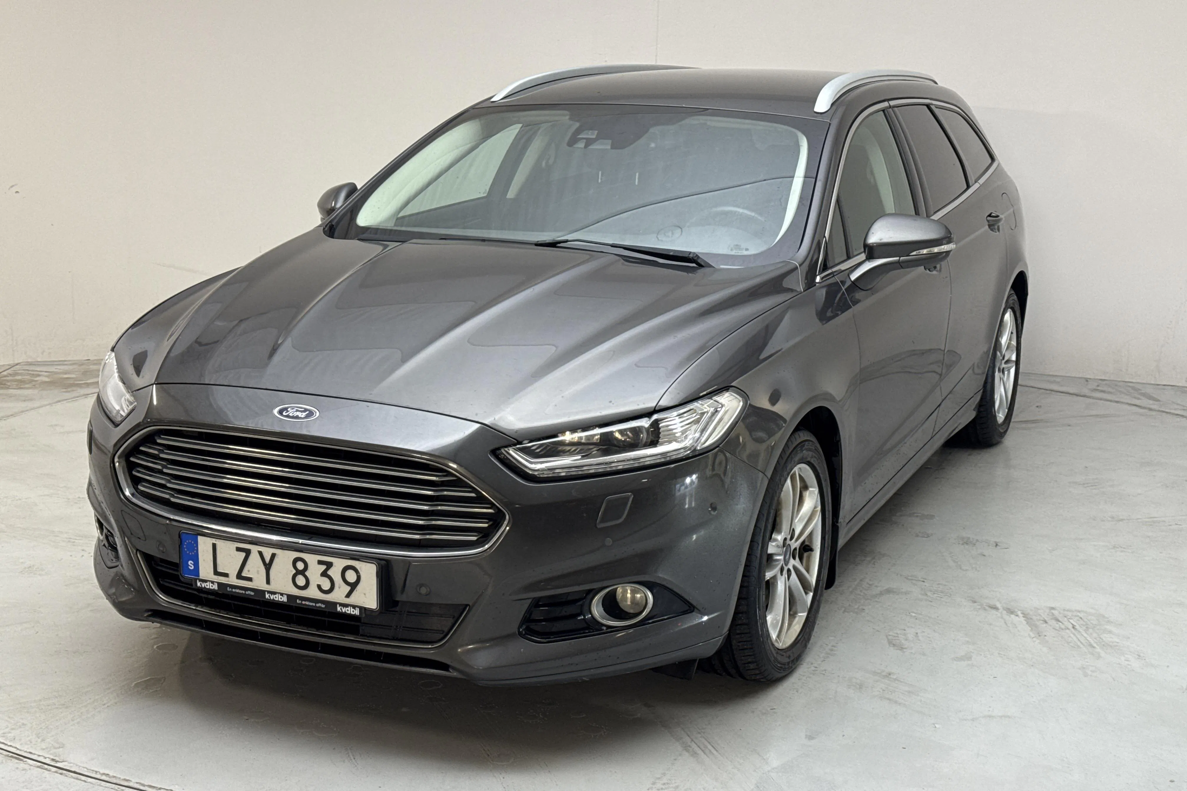 Presentationsfoto 1 av 14: Ford Mondeo 2.0 TDCi AWD Kombi (180hk) - 16 196 mil - Automat - grå - 2015
