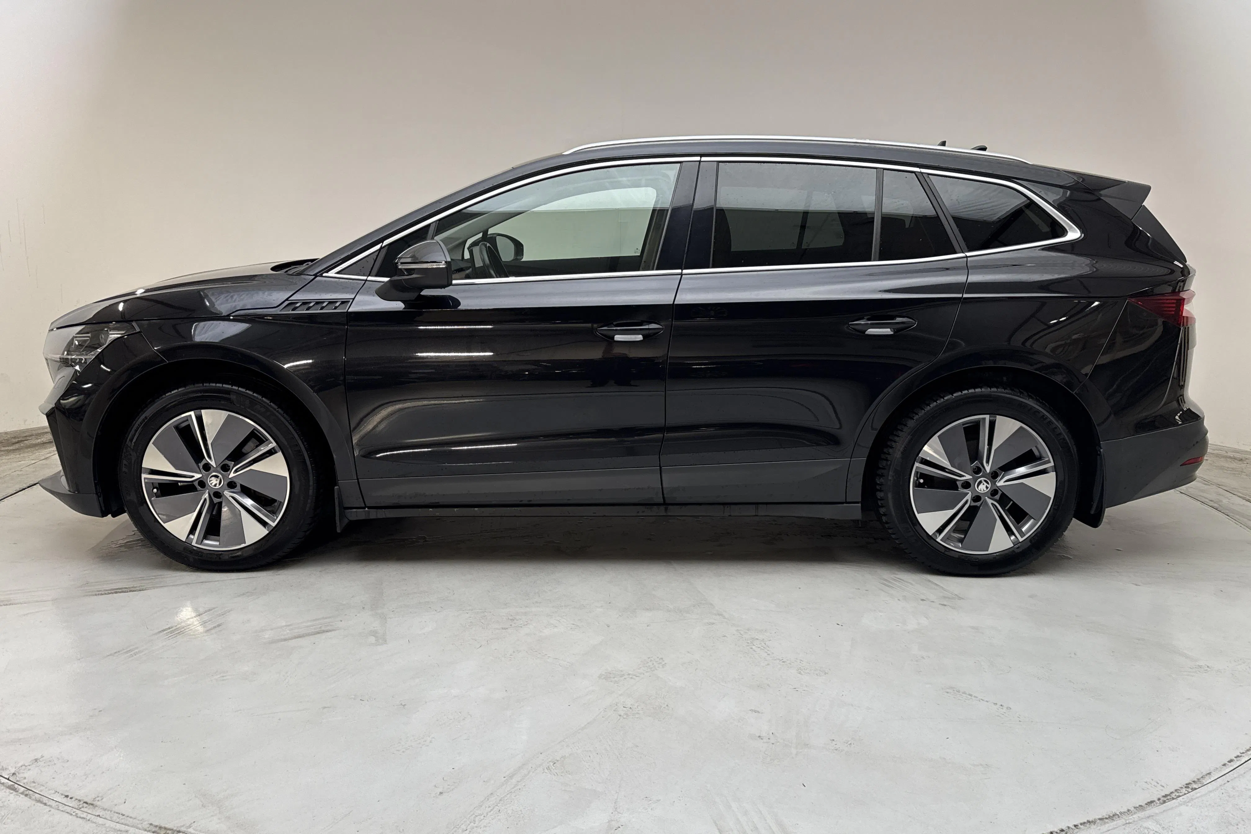 Presentationsfoto 2 av 15: Skoda Enyaq iV 80 (204hk) - 24 608 mil - Automat - svart - 2022