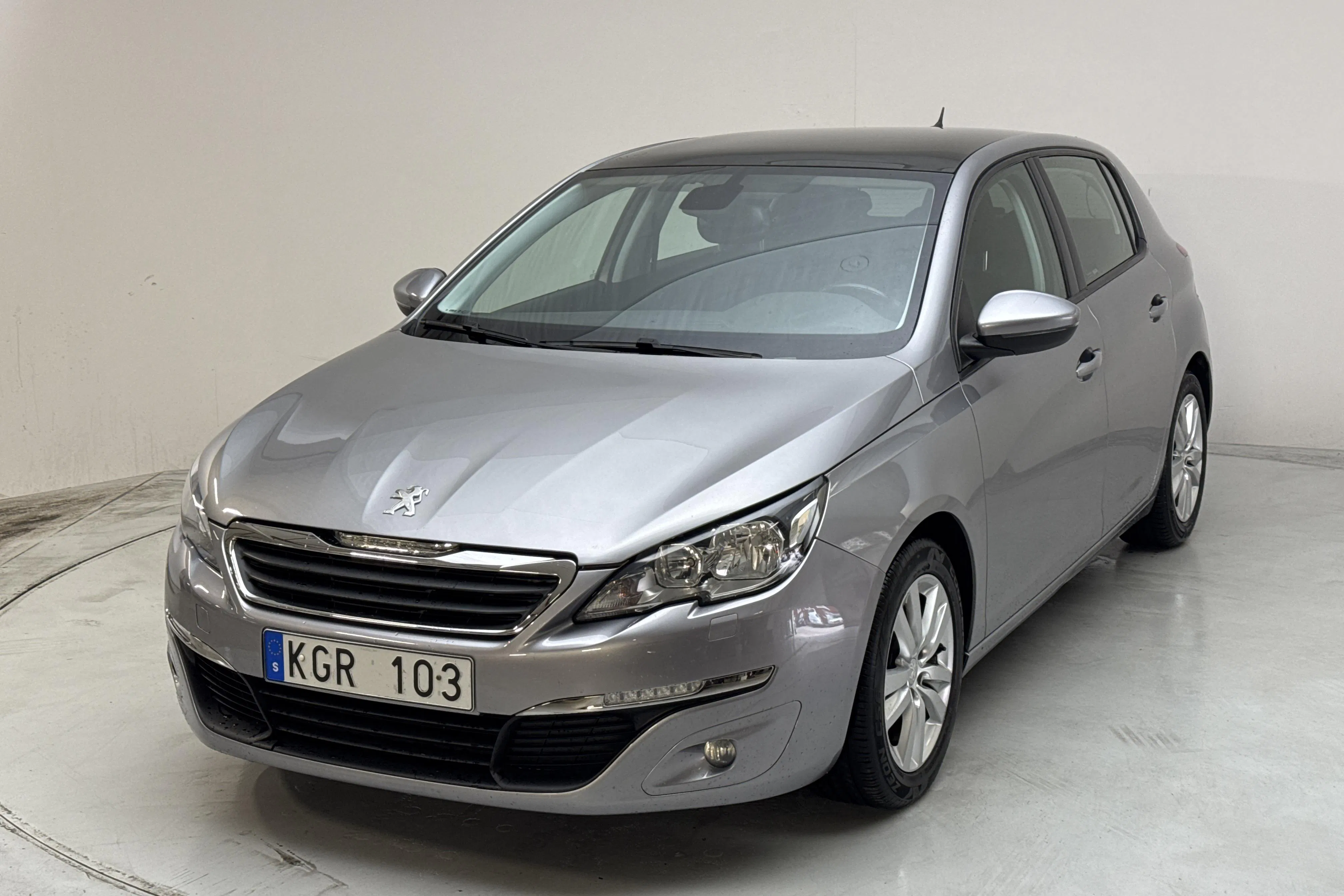 Presentationsfoto 1 av 14: Peugeot 308 1.6 Turbo (125hk) - 10 935 mil - Manuell - grå - 2014