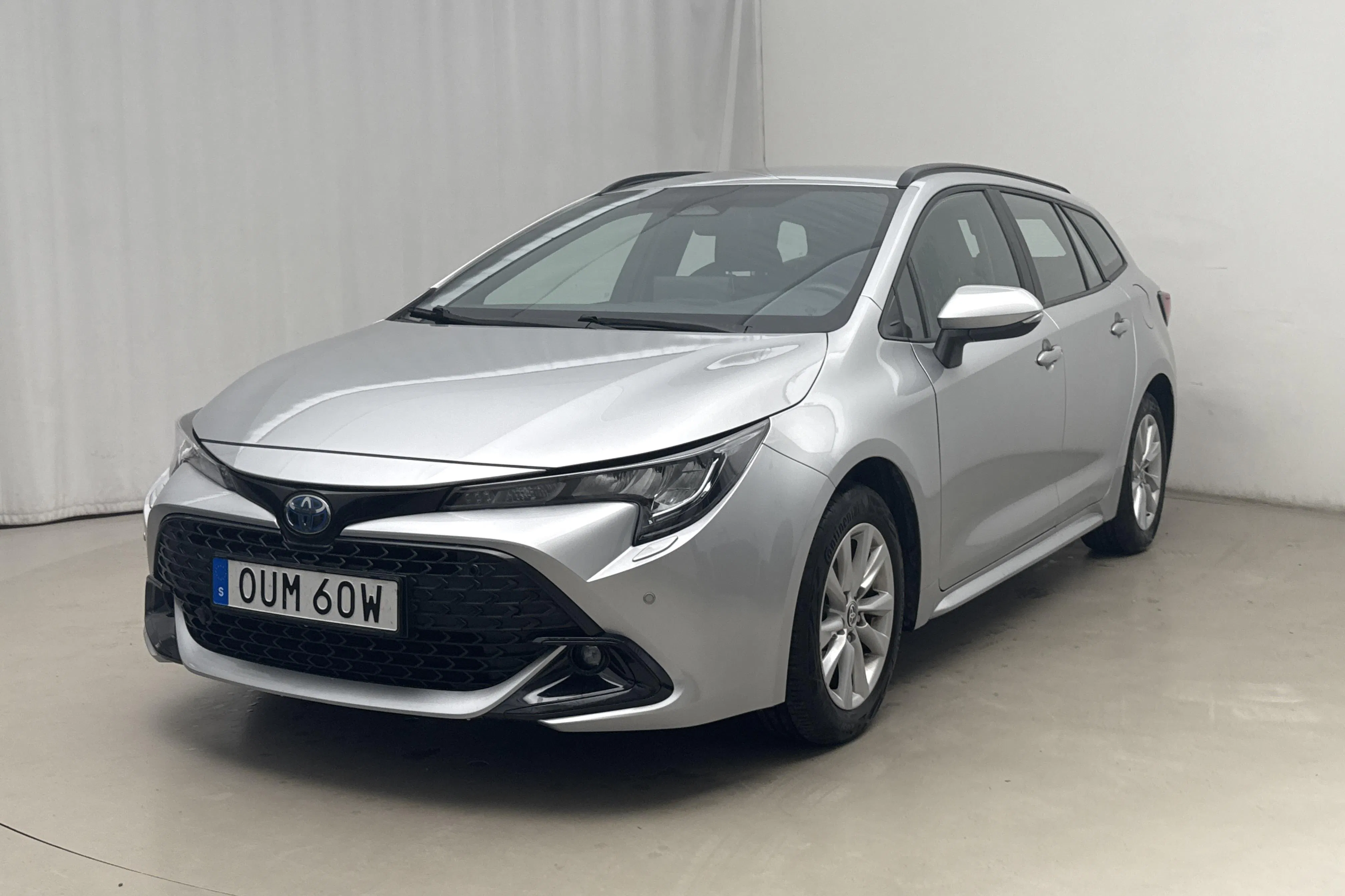 Presentationsfoto 1 av 16: Toyota Corolla 1.8 Hybrid Touring Sports (140hk) - 5 515 mil - Automat - silver - 2023