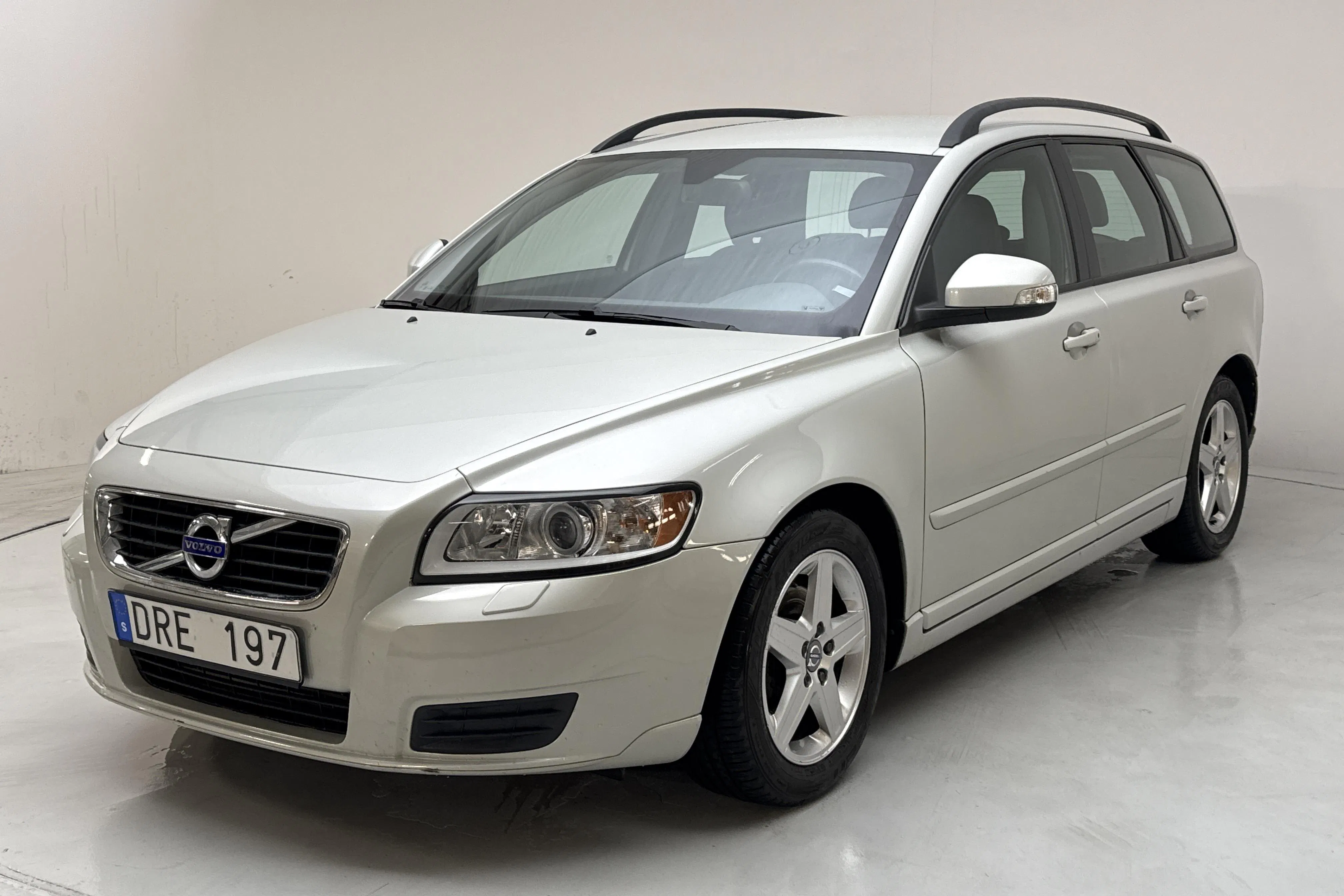 Presentationsfoto 1 av 13: Volvo V50 D2 (115hk) - 8 256 mil - Manuell - vit - 2011