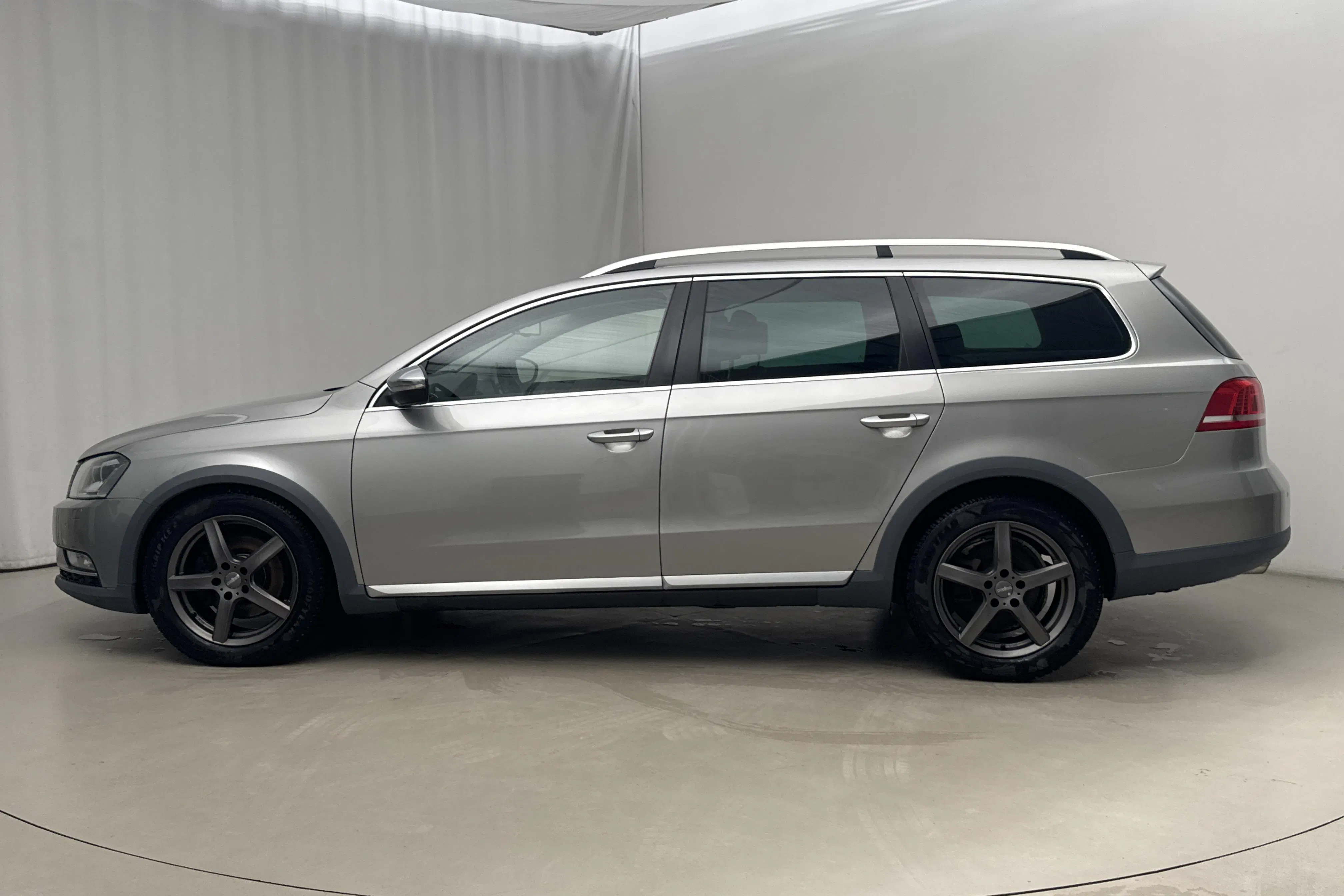Presentation photo 2 of 15: VW Passat Alltrack 2.0 TDI BlueMotion Technology 4Motion (177hk) - 235 800 km - Automatic - silver - 2015