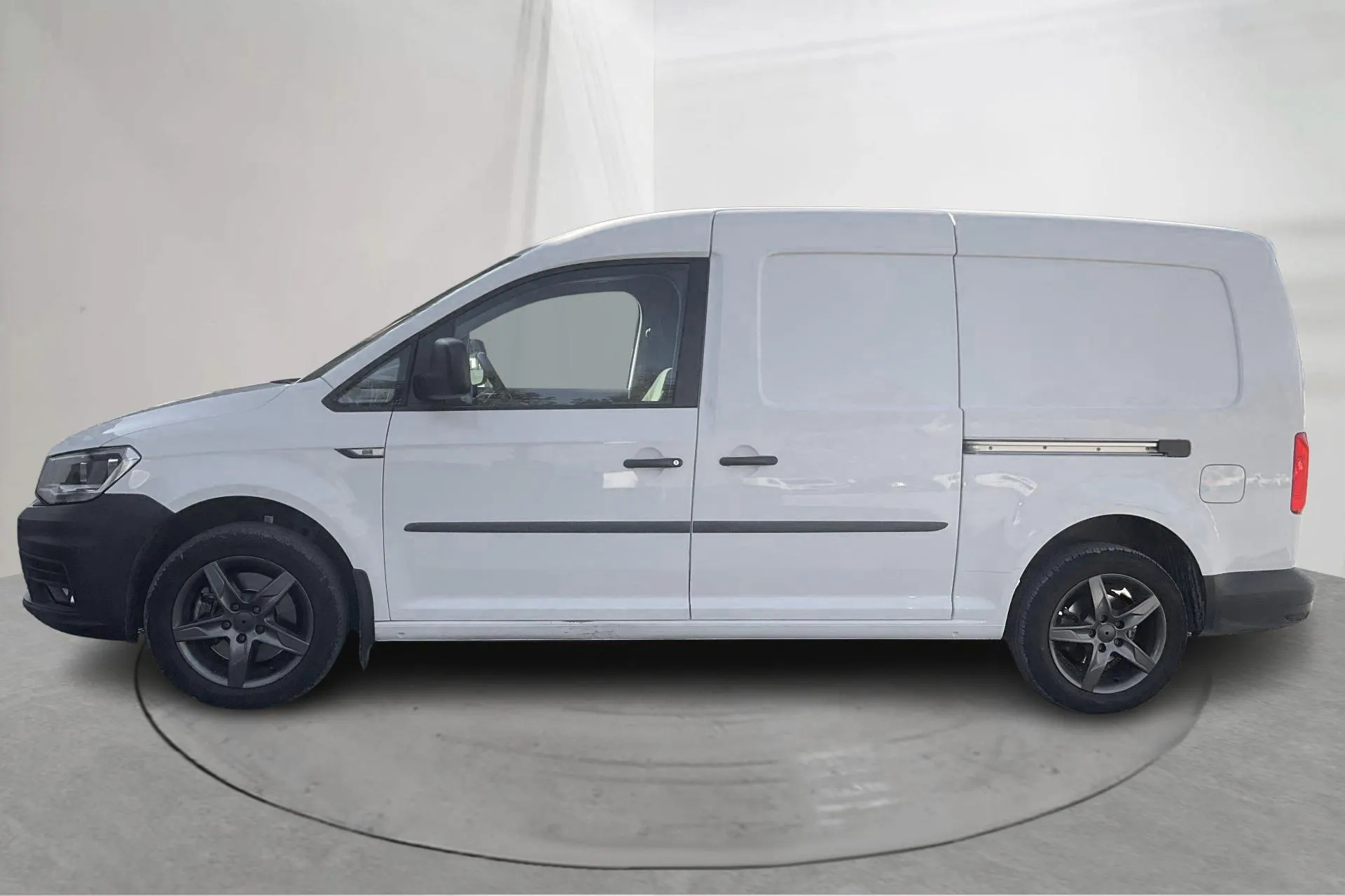 Presentationsfoto 2 av 17: VW Caddy Maxi 1.4 TSI (130hk) - 2 505 mil - Automat - vit - 2020