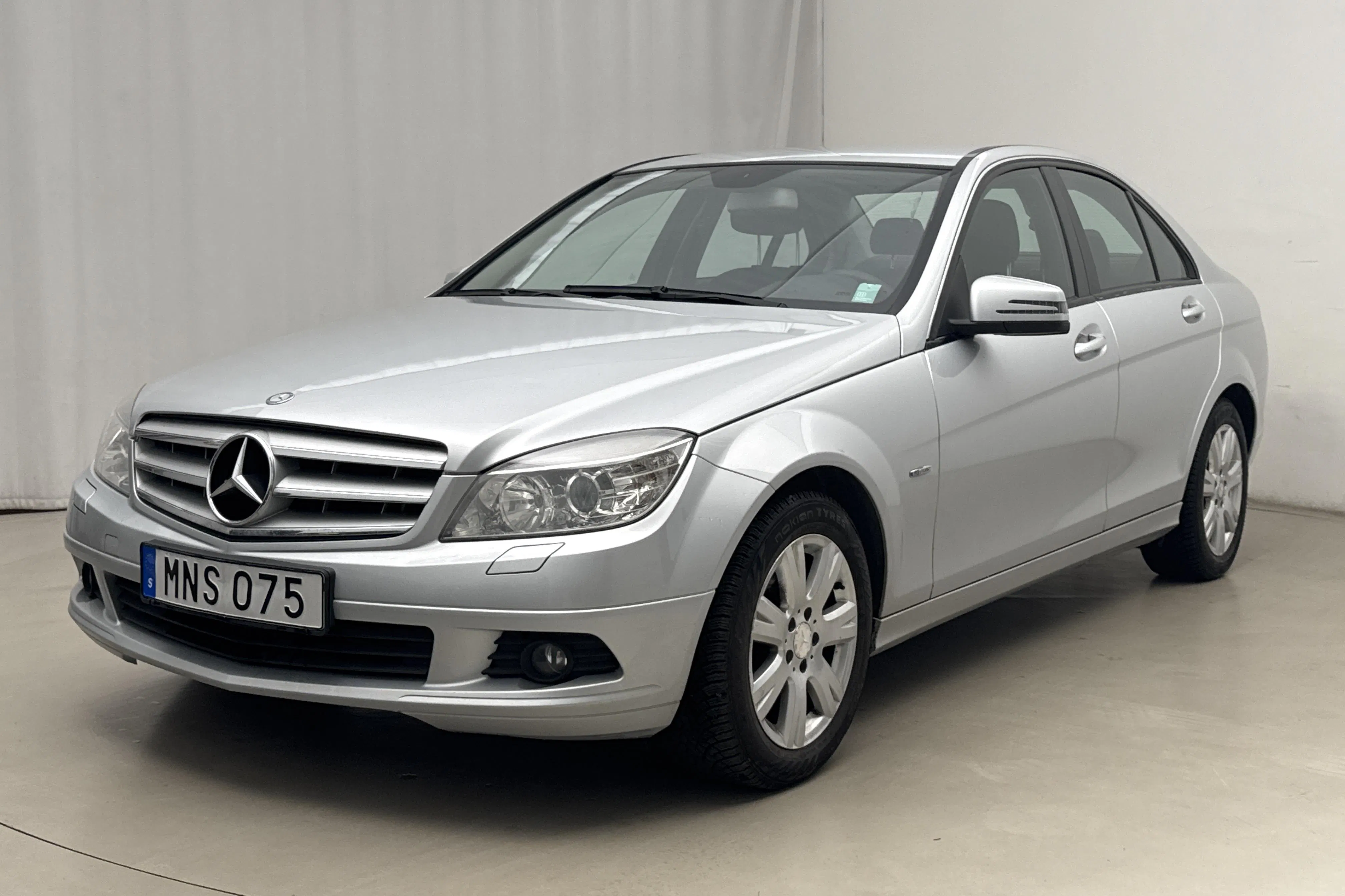 Presentationsfoto 1 av 15: Mercedes C 180 CGI BlueEfficiency W204 (156hk) - 18 202 mil - Automat - silver - 2010
