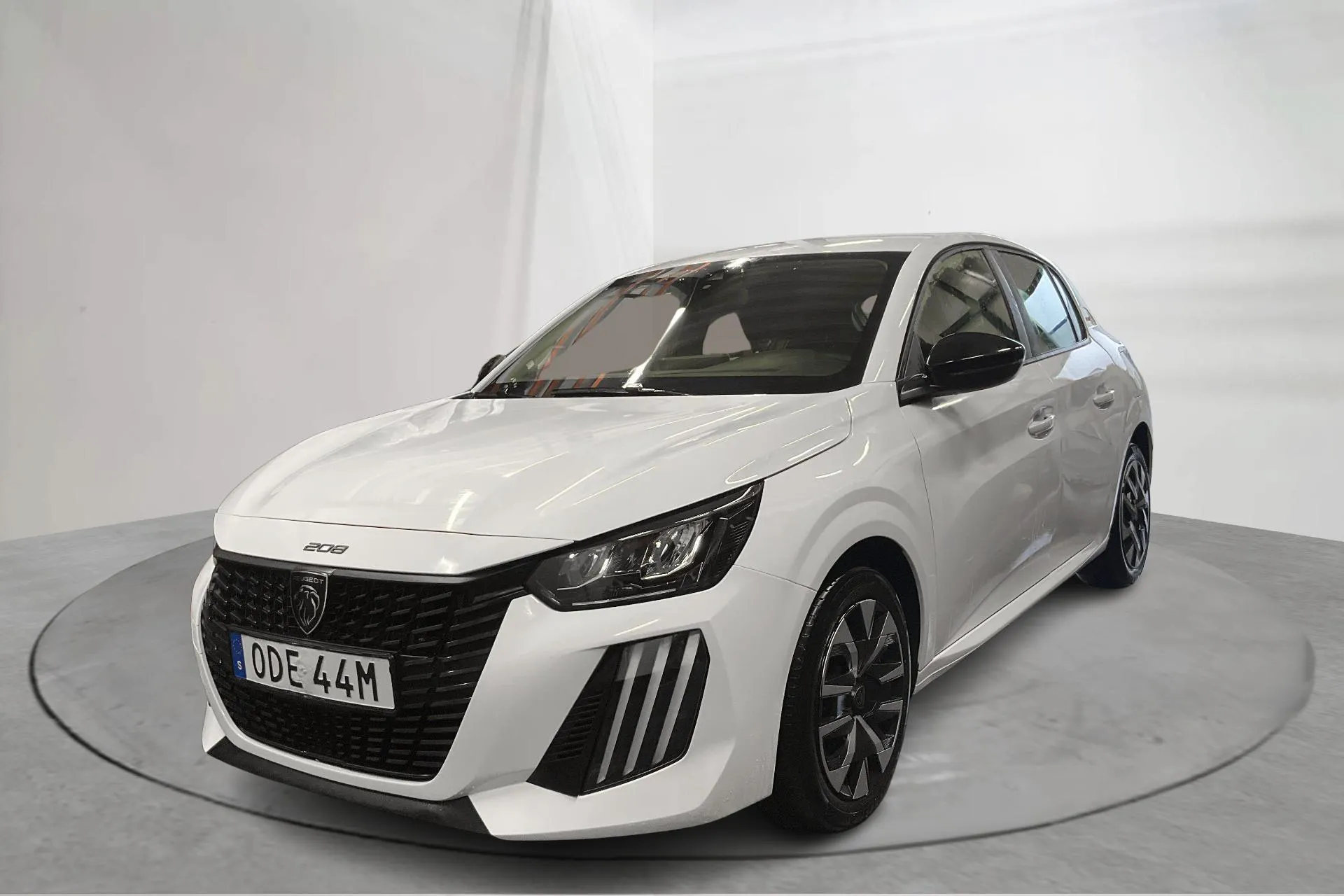 Presentationsfoto 1 av 15: Peugeot 208 1.2 Hybrid 5dr (110hk) - 3 858 mil - Automat - vit - 2025