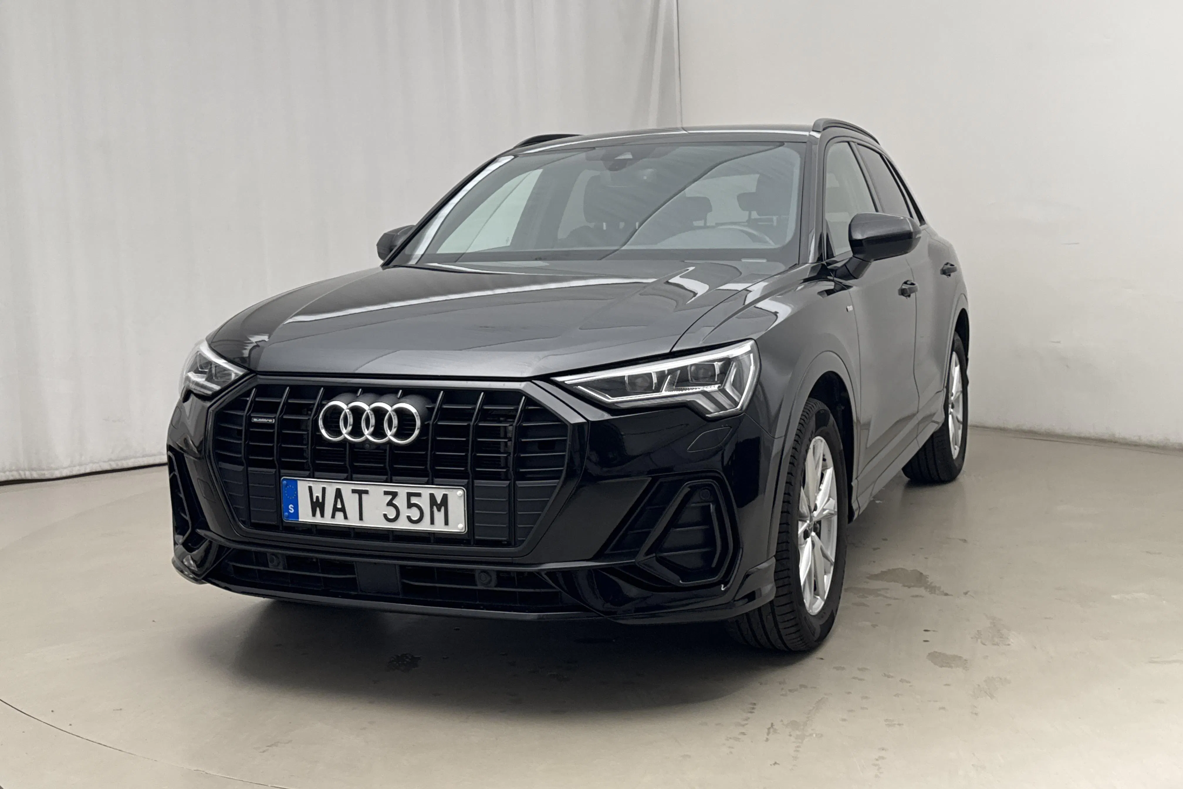 Presentationsfoto 1 av 18: Audi Q3 40 TDI quattro (200hk) - 7 838 mil - Automat - svart - 2024