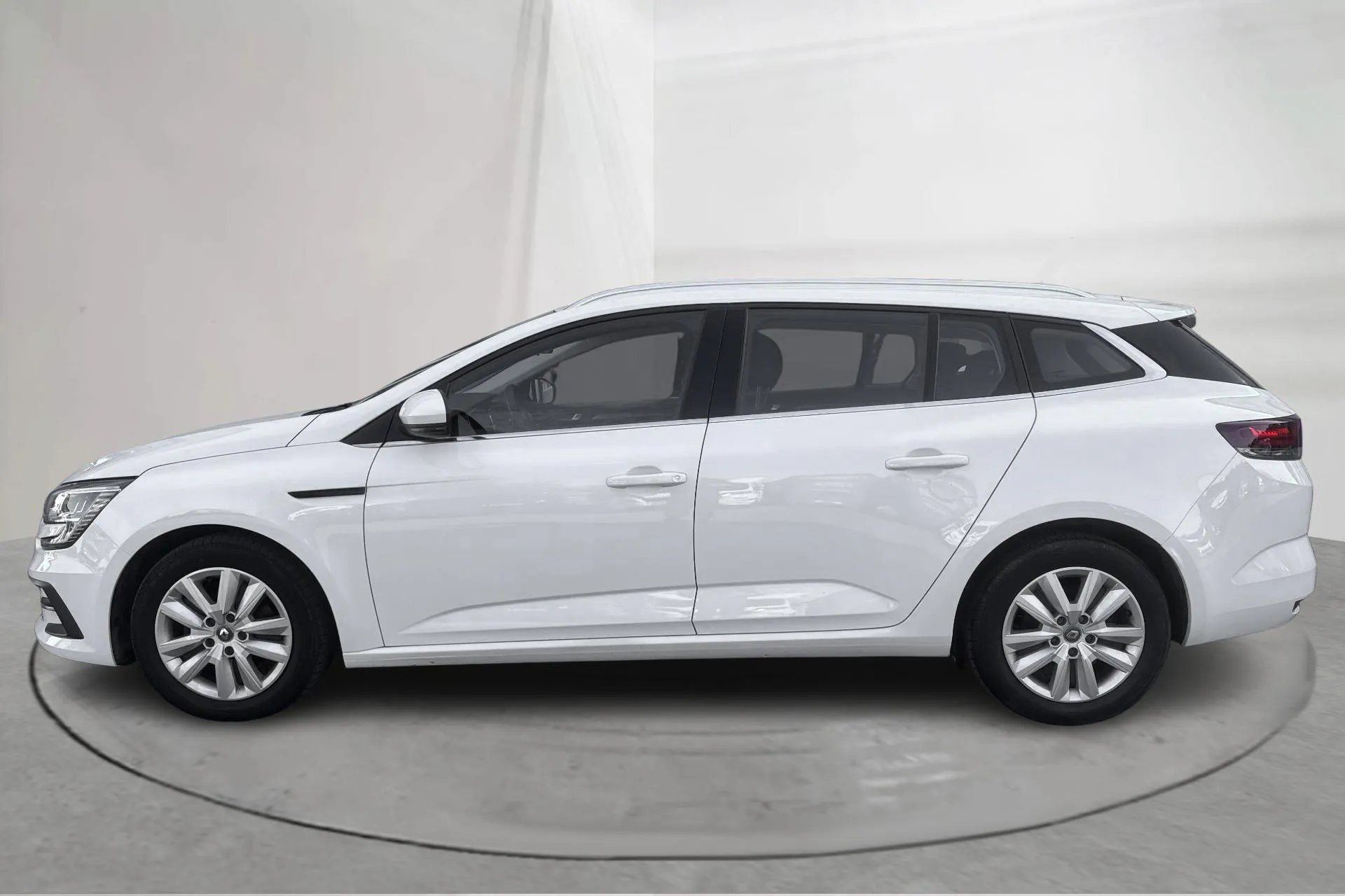 Presentation photo 2 of 13: Renault Mégane 1.5 dCi Sport Tourer (115hk) - 67 570 km - Automatic - white - 2021