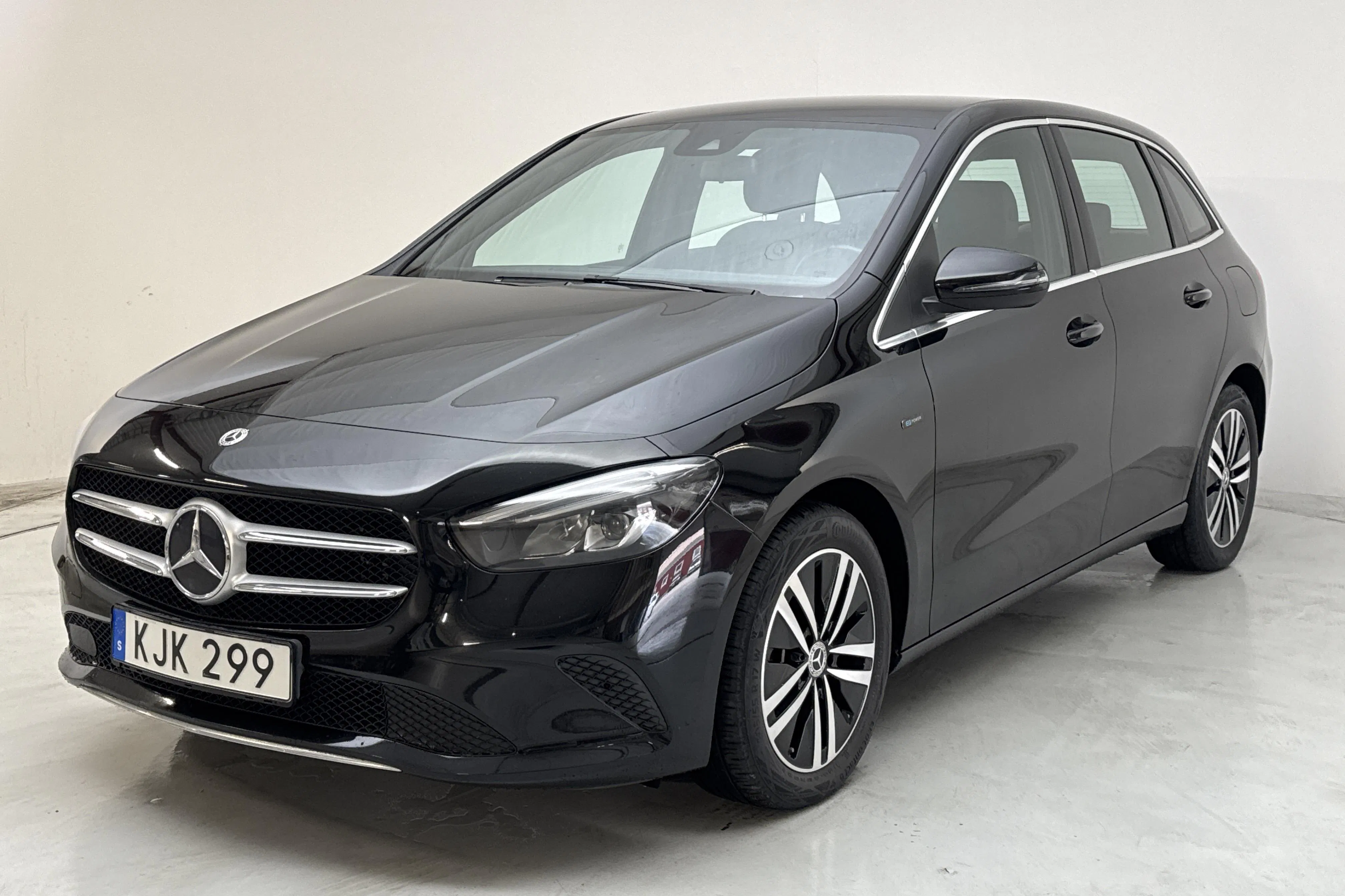 Presentation photo 1 of 14: Mercedes B 250 e W247 (218hk) - 83 930 km - Automatic - black - 2021