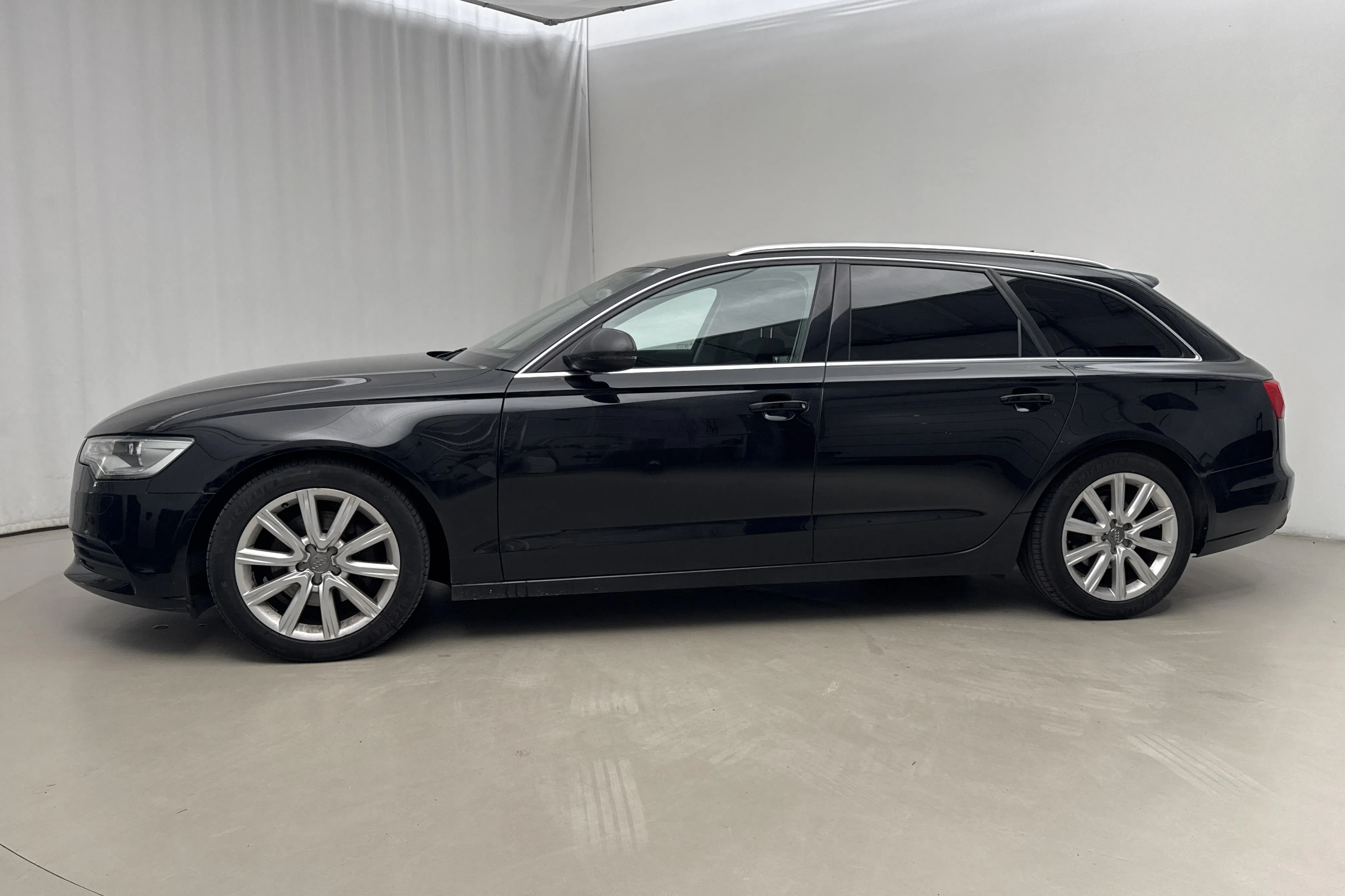 Presentationsfoto 2 av 14: Audi A6 2.0 TDI Avant (177hk) - 17 248 mil - Automat - svart - 2013