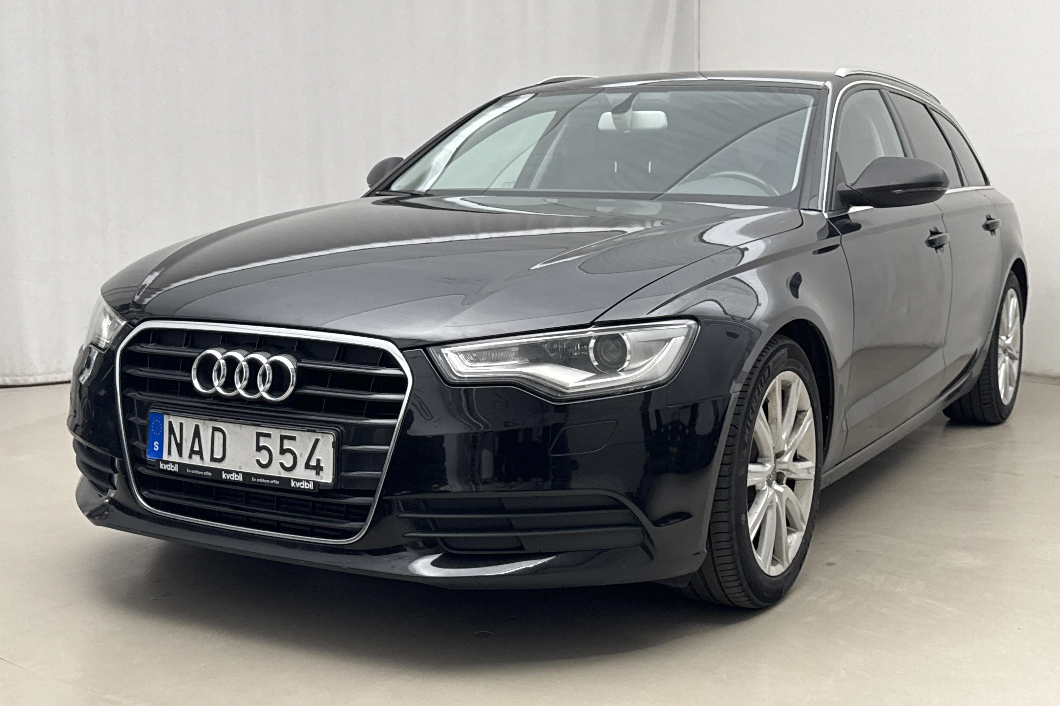 Presentationsfoto 1 av 14: Audi A6 2.0 TDI Avant (177hk) - 17 248 mil - Automat - svart - 2013