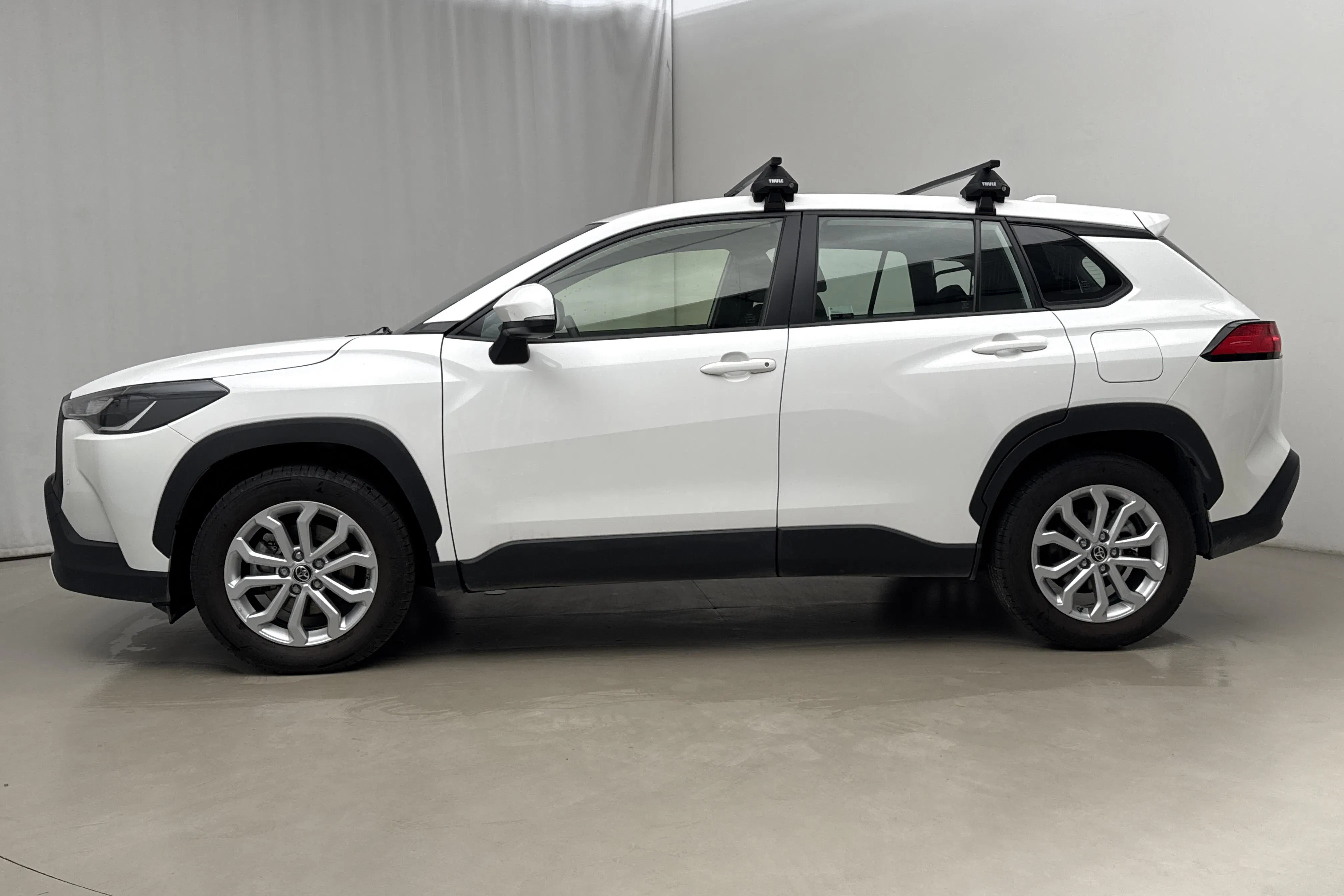 Presentation photo 2 of 16: Toyota Corolla Cross 2.0 AWD-i Elhybrid (197hk) - 36 640 km - Automatic - white - 2024