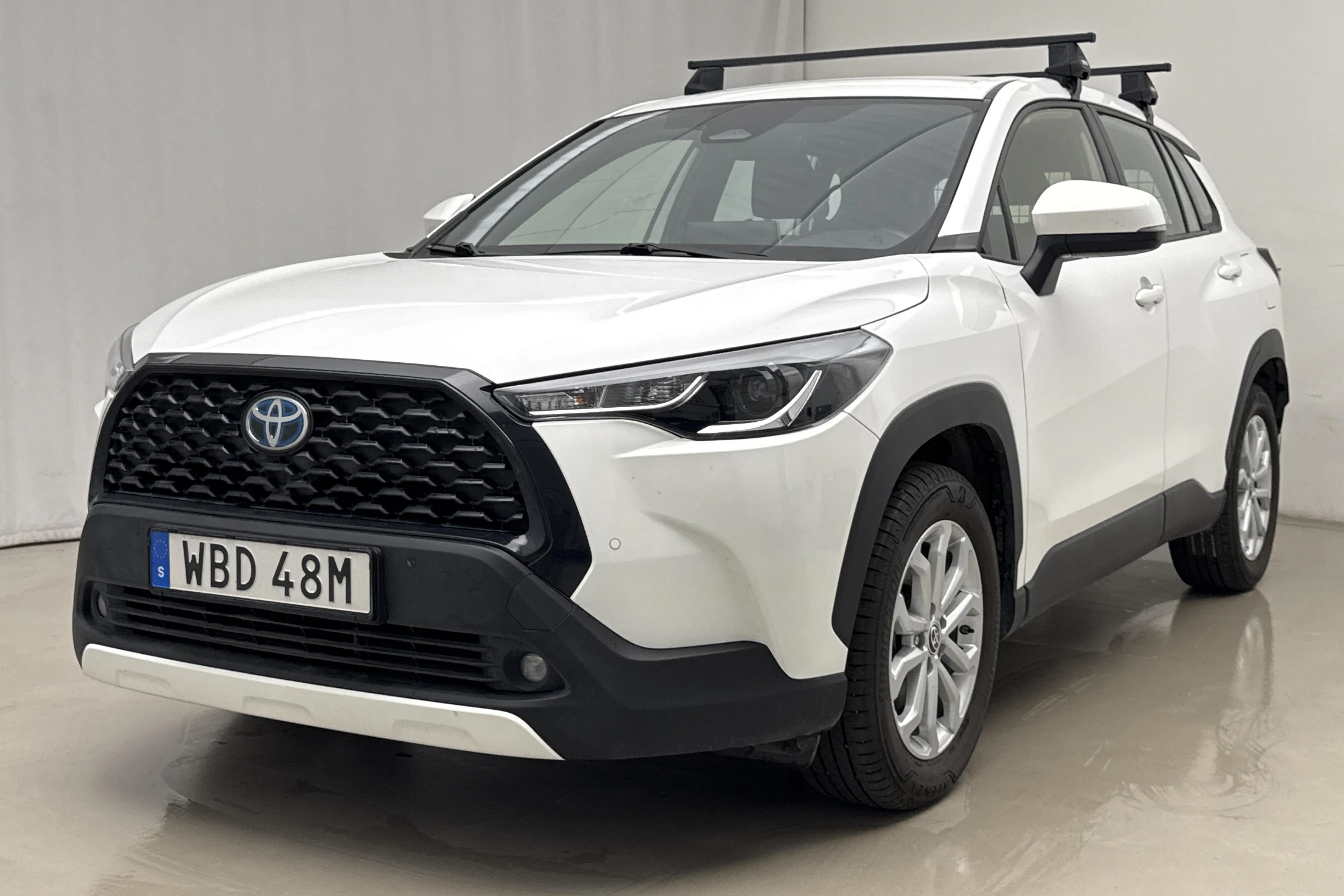 Presentation photo 1 of 16: Toyota Corolla Cross 2.0 AWD-i Elhybrid (197hk) - 36 640 km - Automatic - white - 2024
