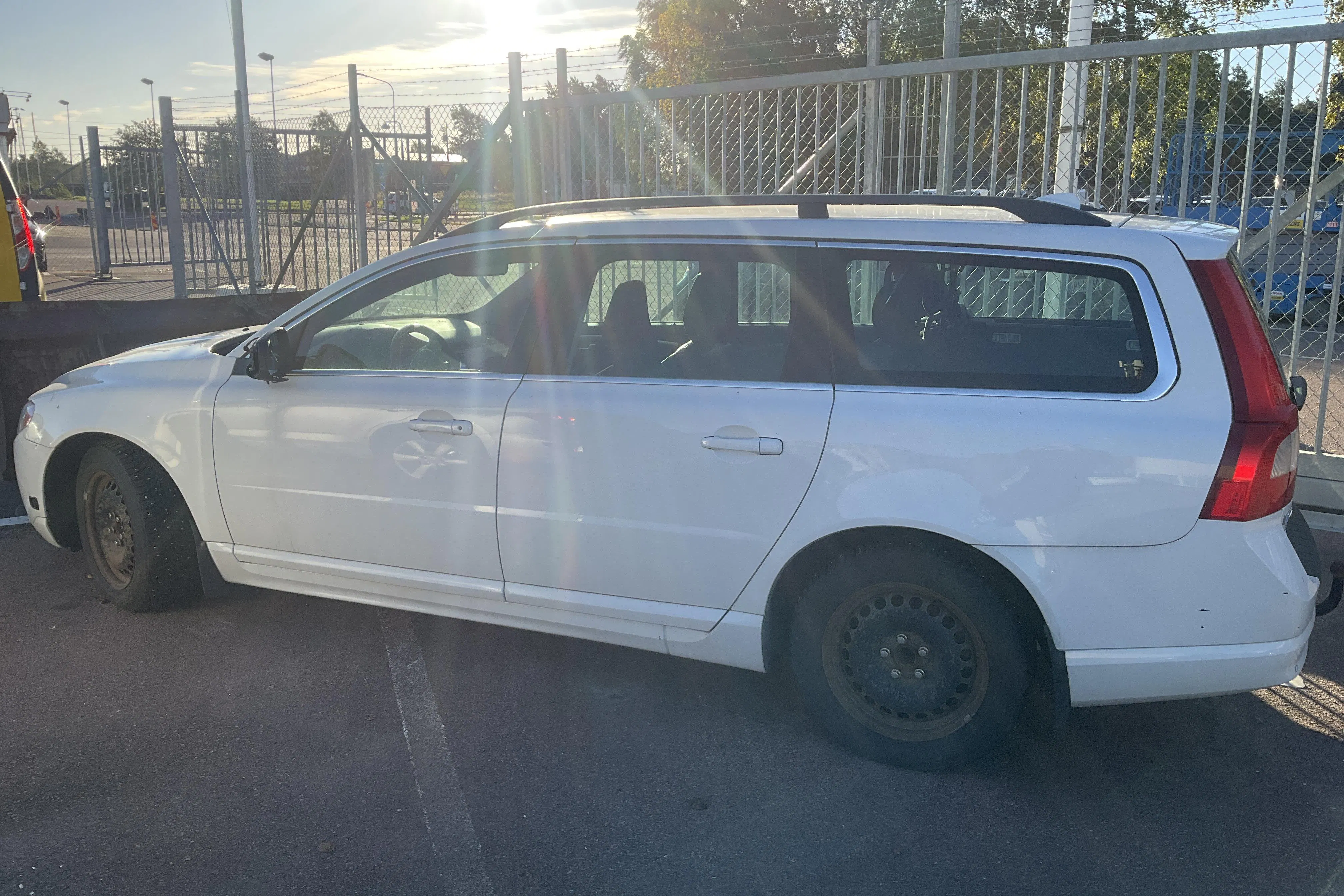 Presentation photo 2 of 11: Volvo V70 II 1.6D DRIVe (109hk) - 174 270 km - Manual - white - 2010