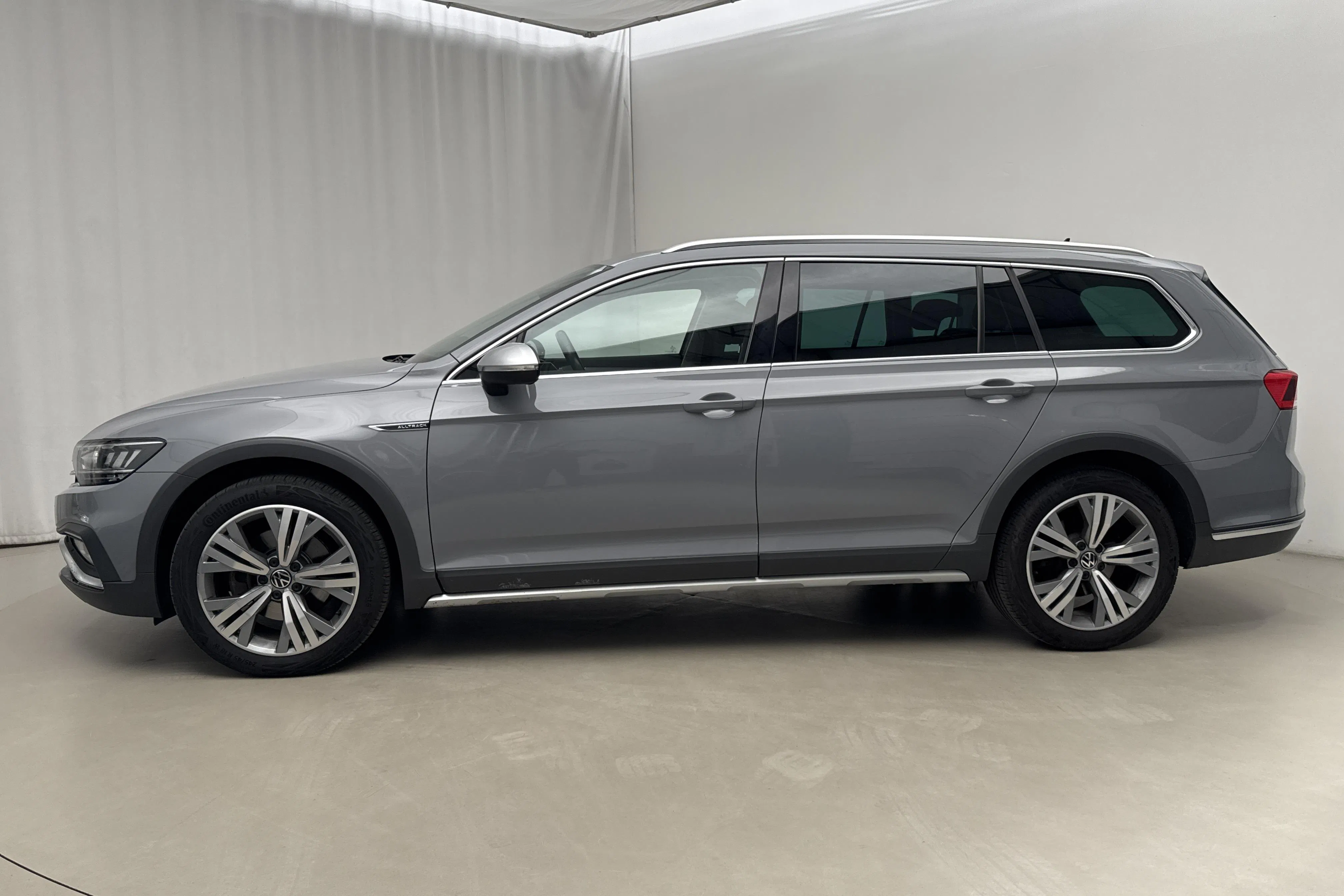 Presentationsfoto 2 av 19: VW Passat Alltrack 2.0 TDI Sportscombi 4Motion (200hk) - 12 225 mil - Automat - grå - 2024