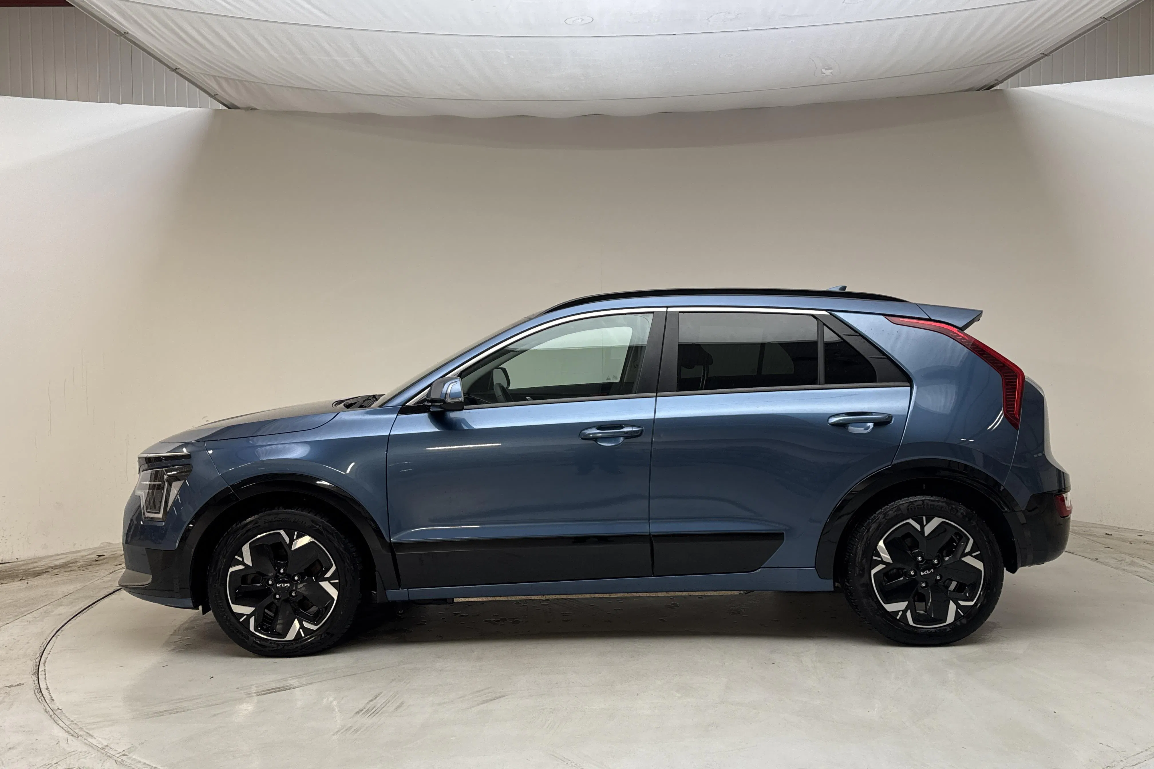 Presentationsfoto 2 av 16: KIA Niro EV 65kWh (204hk) - 9 487 mil - Automat - blå - 2023