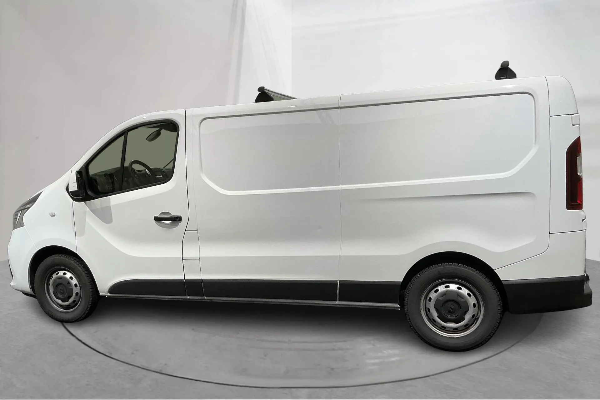 Presentation photo 2 of 16: Renault Trafic 2.0 dCi Skåp (145hk) - 75 360 km - Automatic - white - 2021