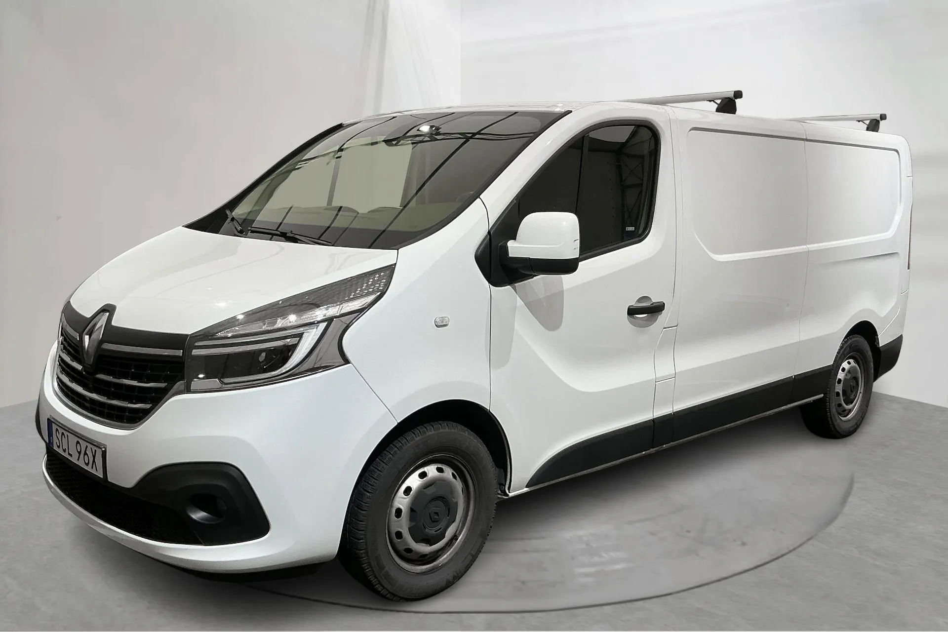 Presentation photo 1 of 16: Renault Trafic 2.0 dCi Skåp (145hk) - 75 360 km - Automatic - white - 2021