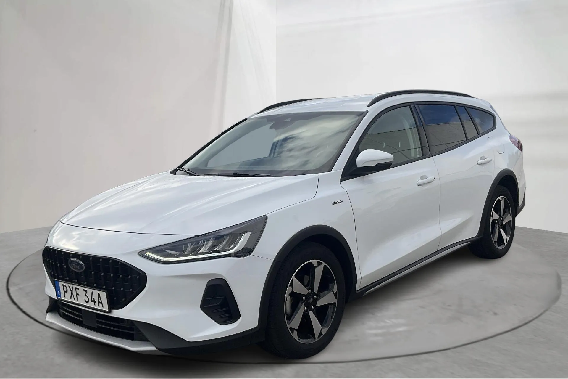 Presentationsfoto 1 av 17: Ford Focus 1.0T EcoBoost E85 MHEV Kombi (125hk) - 8 328 mil - Automat - vit - 2023
