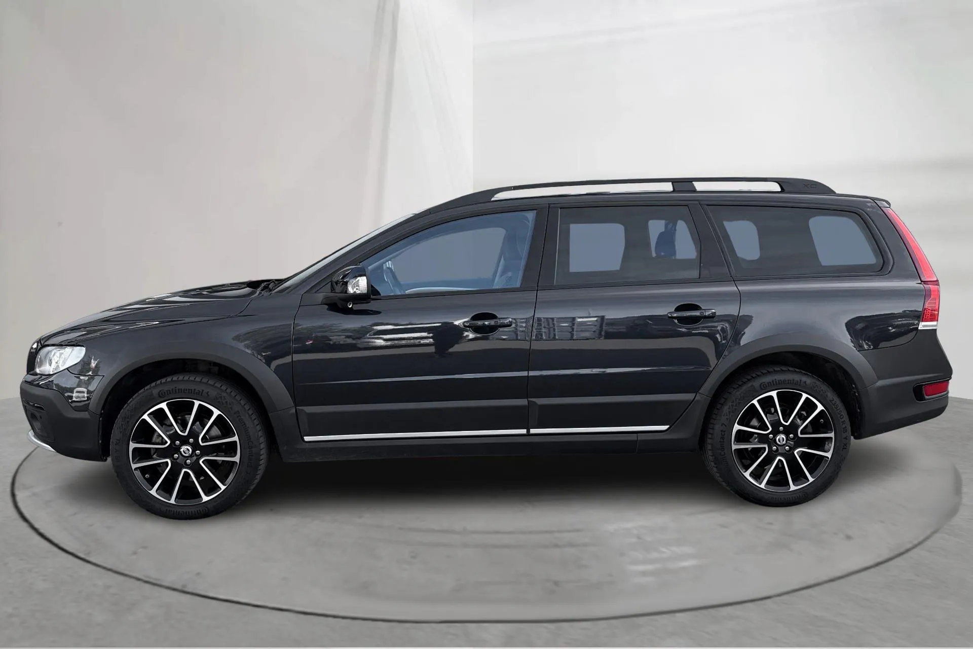 Presentationsfoto 2 av 19: Volvo XC70 II D4 AWD (181hk) - 19 843 mil - Automat - blå - 2015