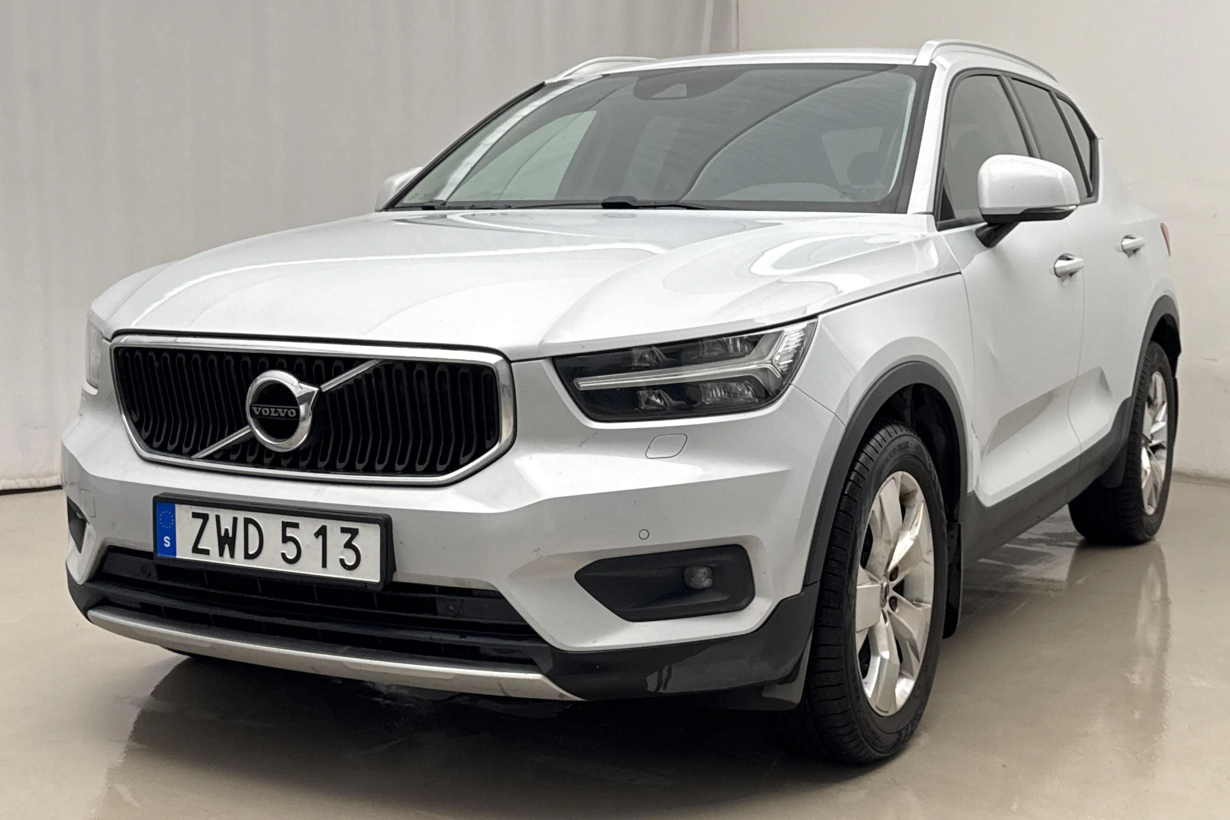 Presentationsfoto 1 av 21: Volvo XC40 B4 AWD (197hk) - 18 885 mil - Automat - silver - 2021