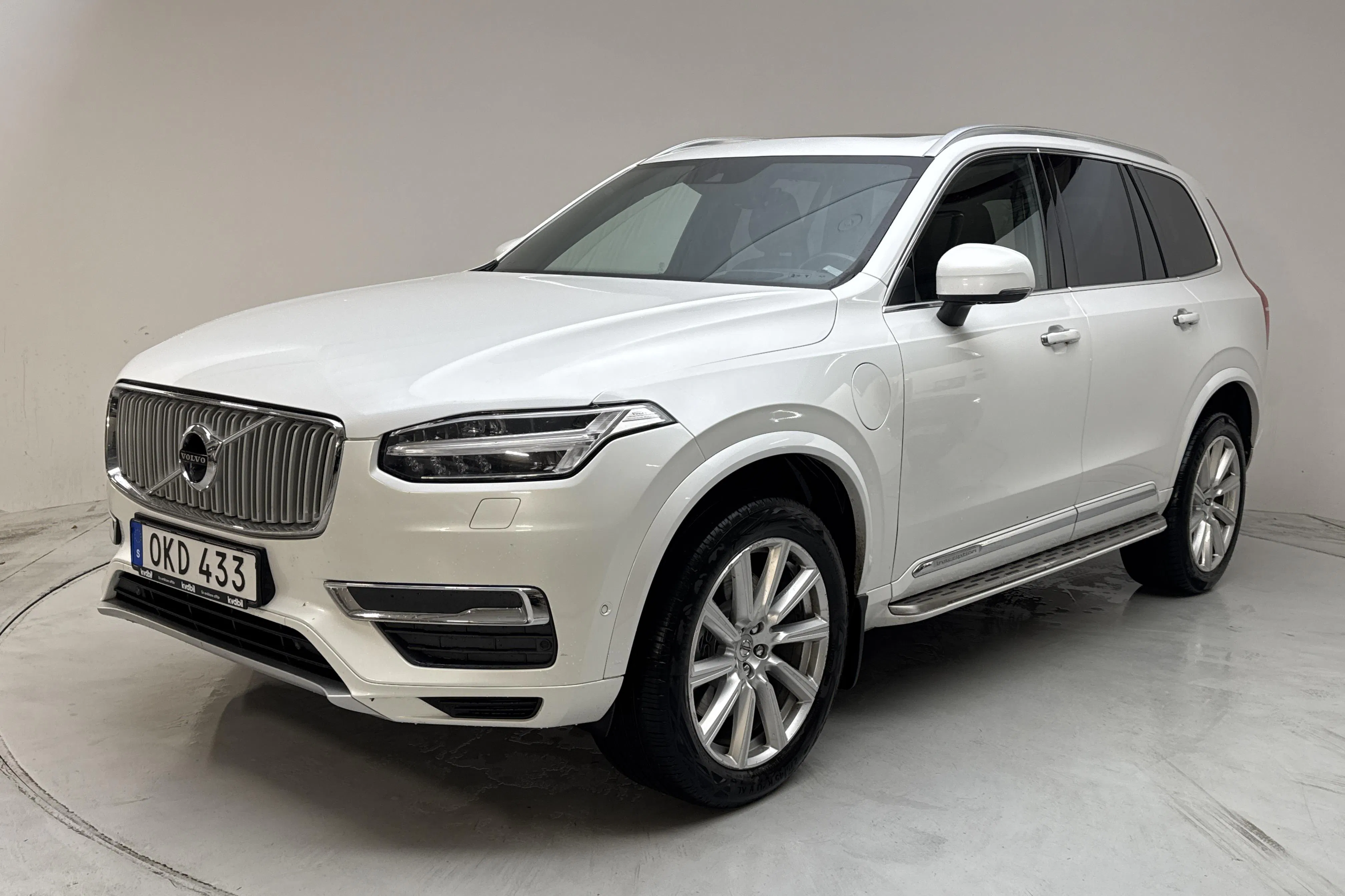 Presentationsfoto 1 av 20: Volvo XC90 T8 AWD Twin Engine (400hk) - 25 630 mil - Automat - vit - 2017