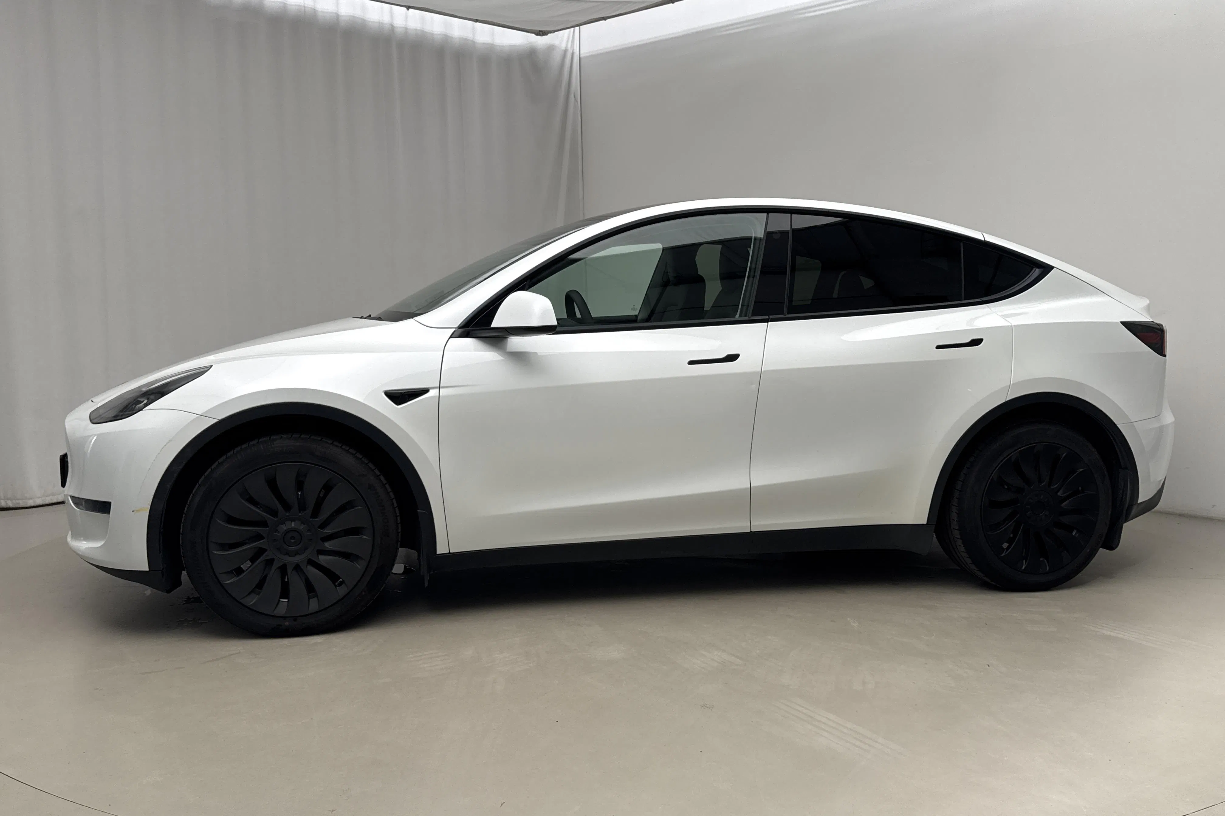 Presentationsfoto 2 av 26: Tesla Model Y Long Range Dual Motor AWD - 13 012 mil - Automat - vit - 2023