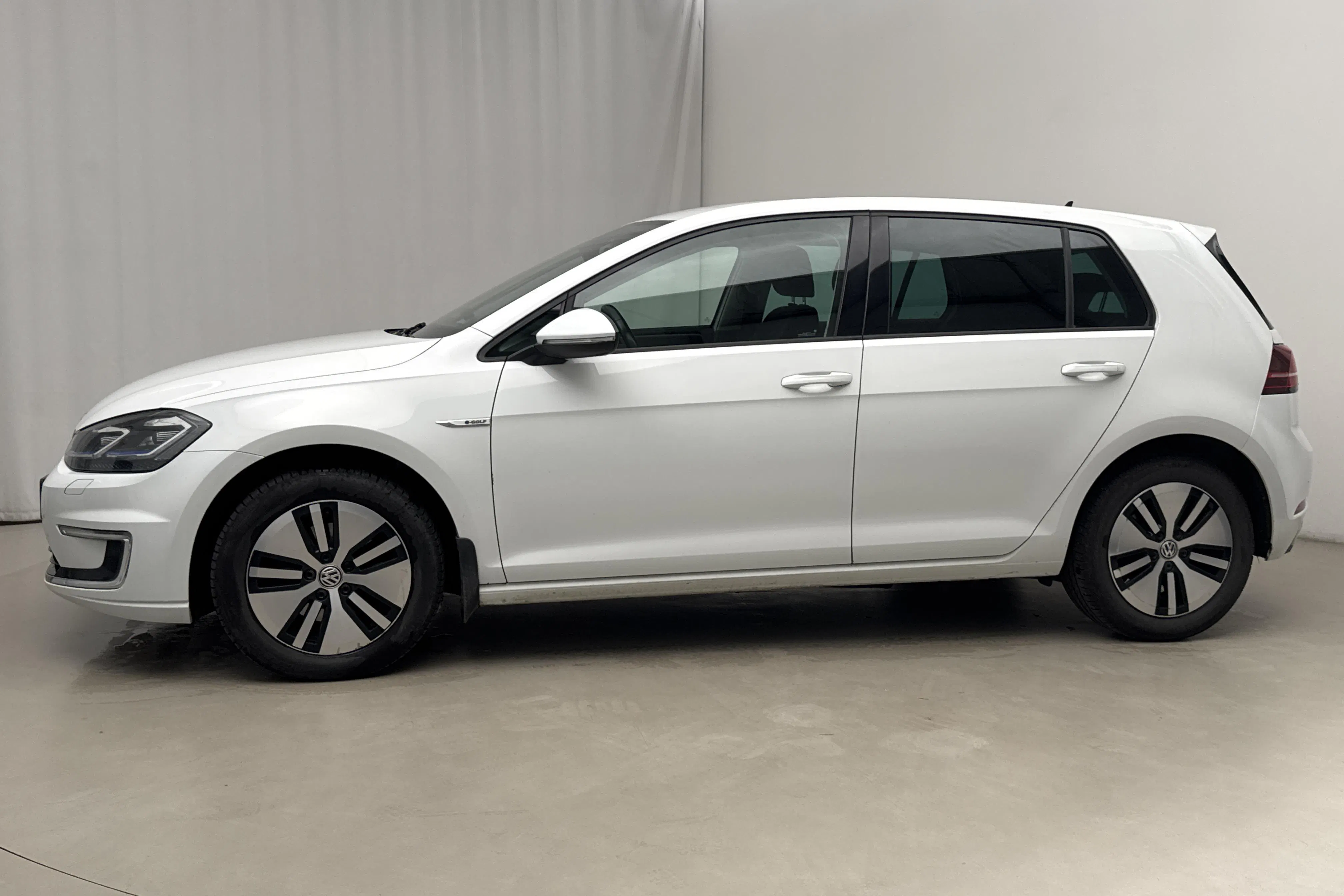 Presentationsfoto 2 av 20: VW e-Golf VII 5dr (136hk) - 13 999 mil - Automat - vit - 2018