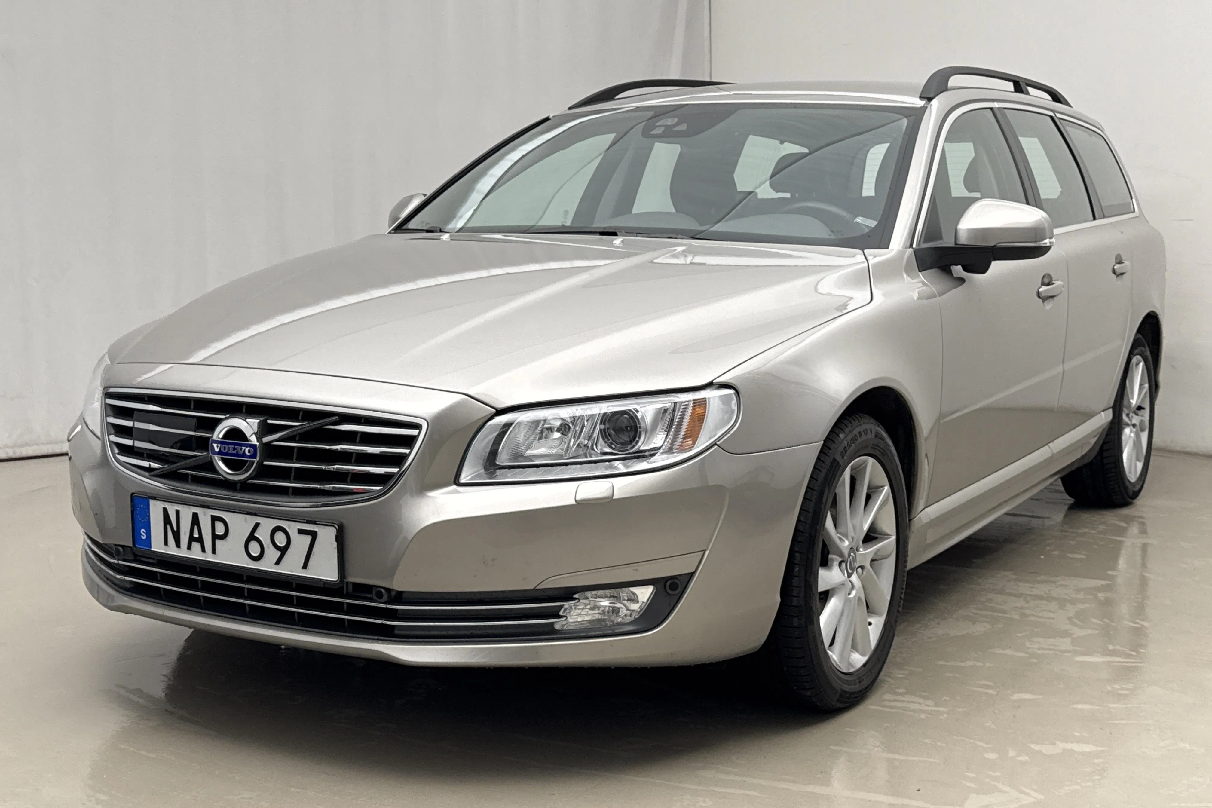 Presentationsfoto 1 av 18: Volvo V70 II T4 (190hk) - 5 645 mil - Automat - Ljusbrun - 2016