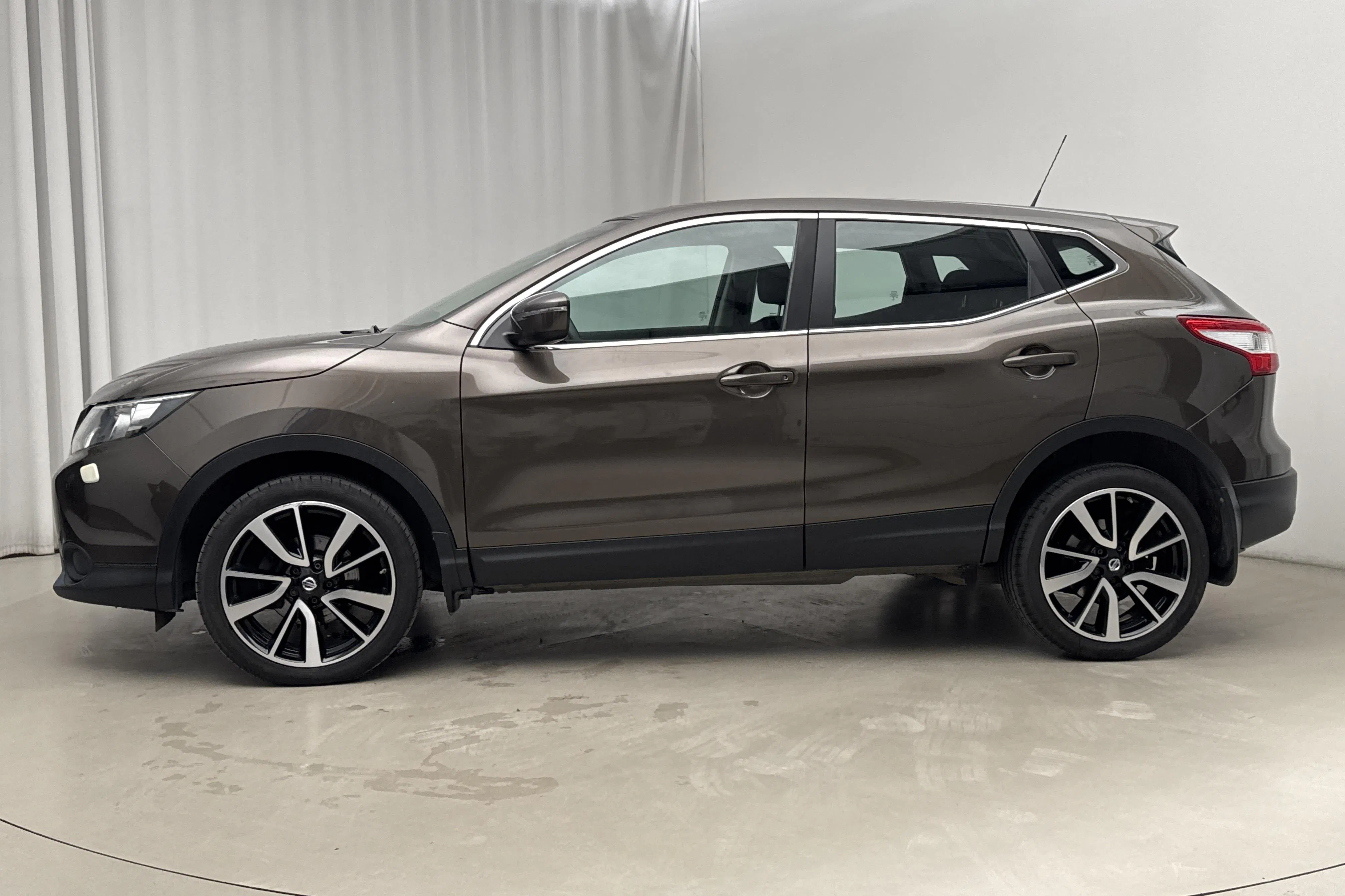 Presentationsfoto 2 av 14: Nissan Qashqai 1.2 (115hk) - 14 493 mil - Automat - brun - 2017