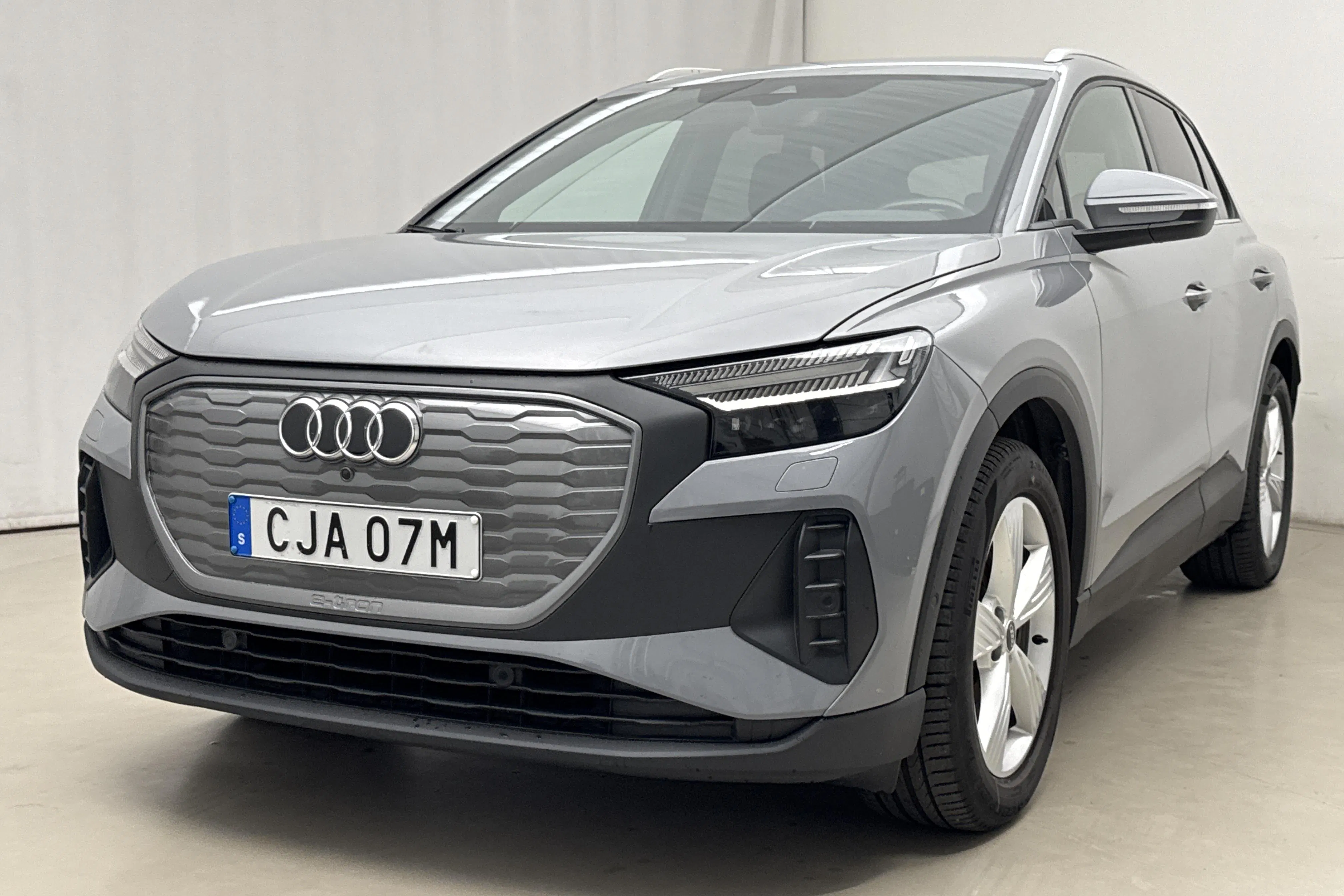 Presentation photo 1 of 20: Audi Q4 40 e-tron 77kWh (204hk) - 81 280 km - Automatic - gray - 2023