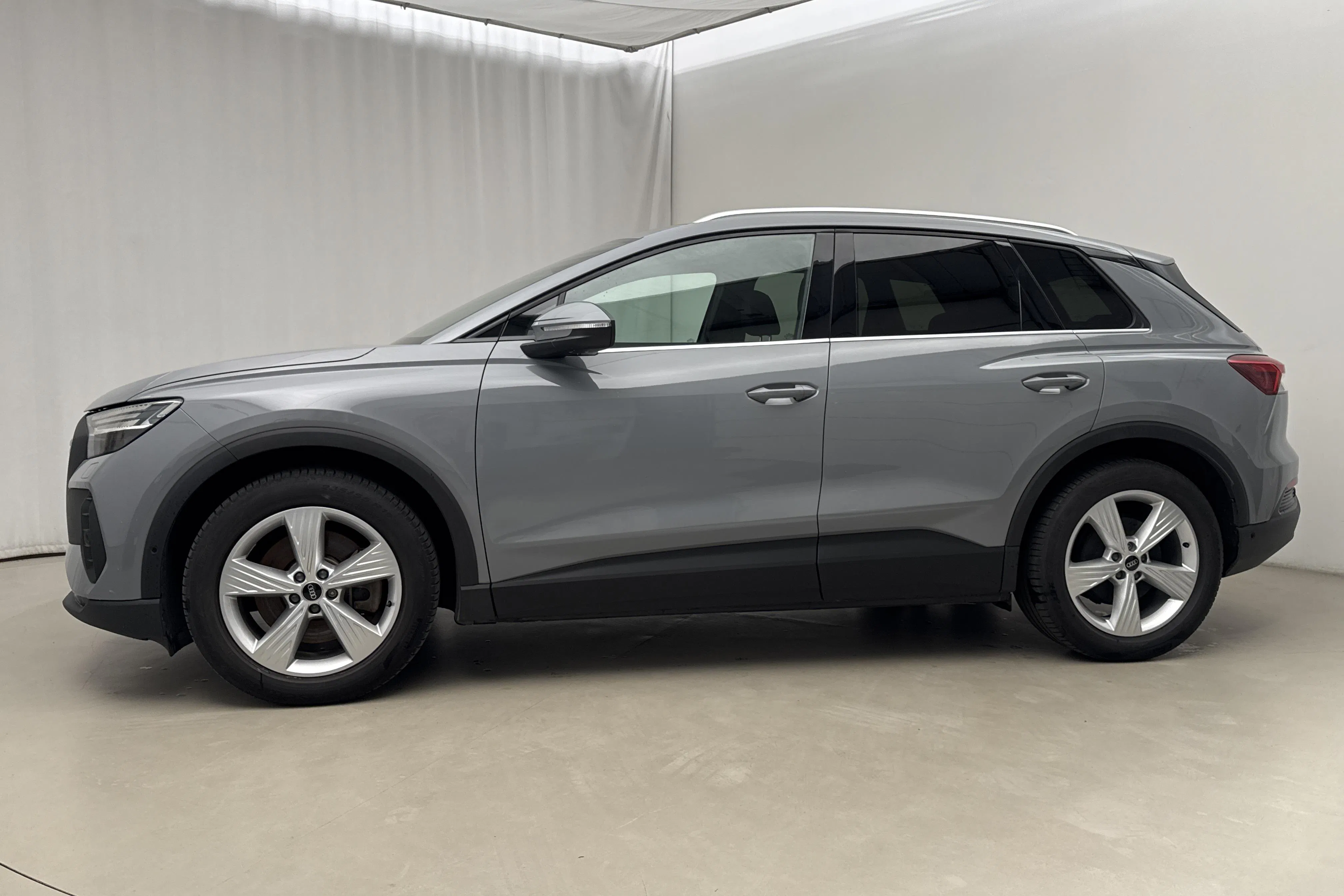 Presentation photo 2 of 20: Audi Q4 40 e-tron 77kWh (204hk) - 81 280 km - Automatic - gray - 2023