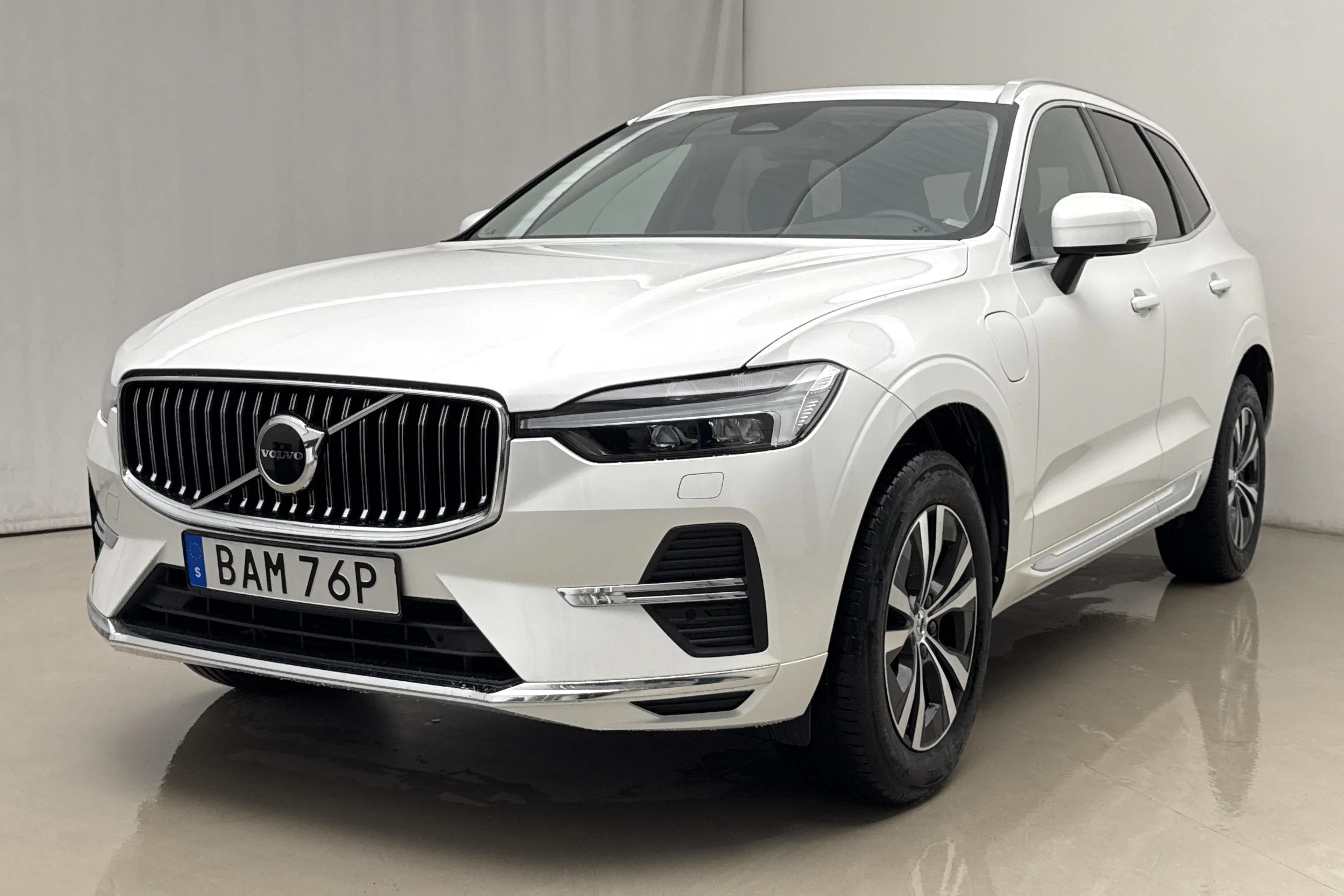 Presentation photo 1 of 24: Volvo XC60 T6 AWD Recharge (350hk) - 122 030 km - Automatic - white - 2025