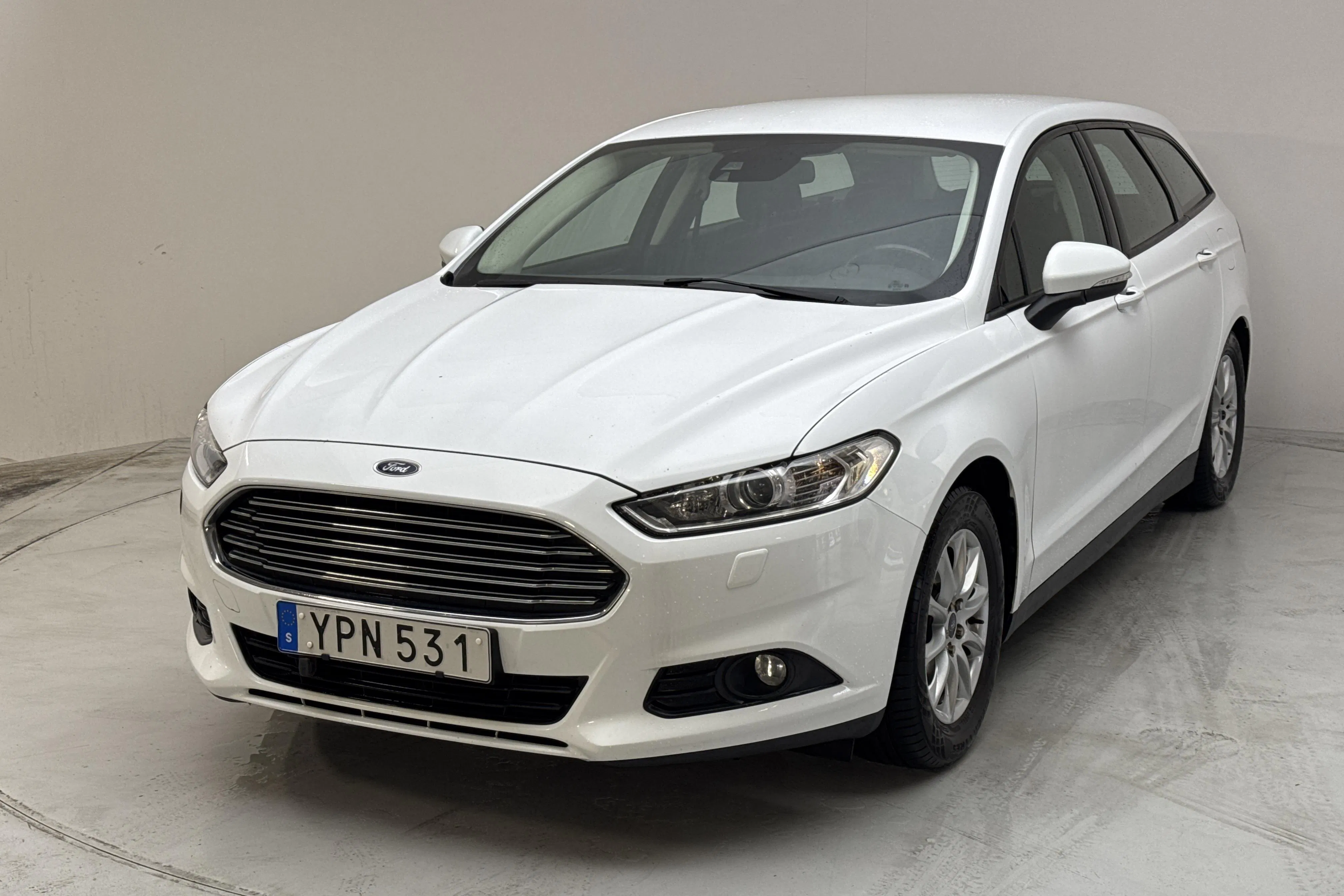Presentationsfoto 1 av 13: Ford Mondeo 1.5T EcoBoost Kombi (165hk) - 9 418 mil - Manuell - vit - 2018