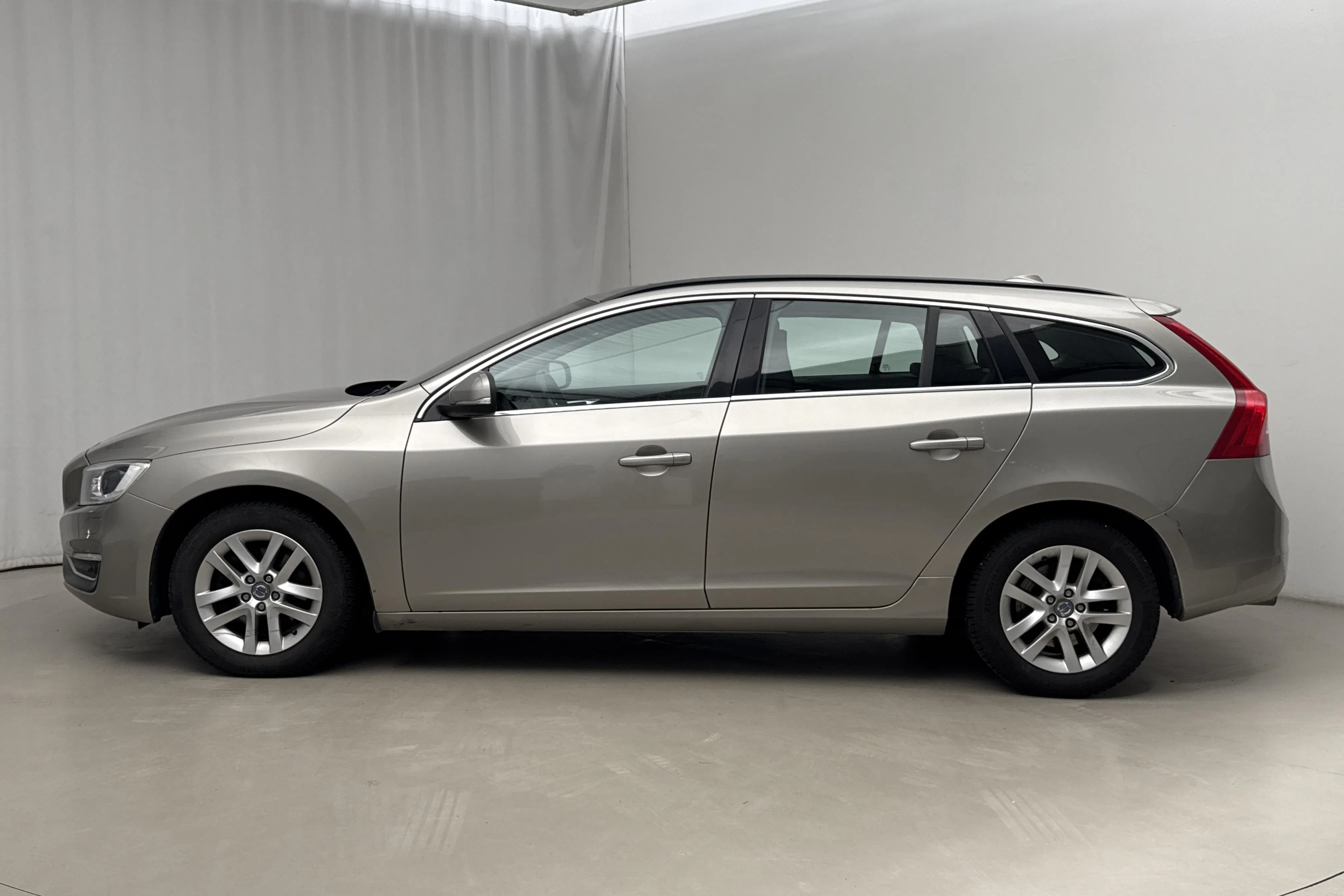 Presentation photo 2 of 16: Volvo V60 D3 (136hk) - 132 460 km - Automatic - light brown - 2014