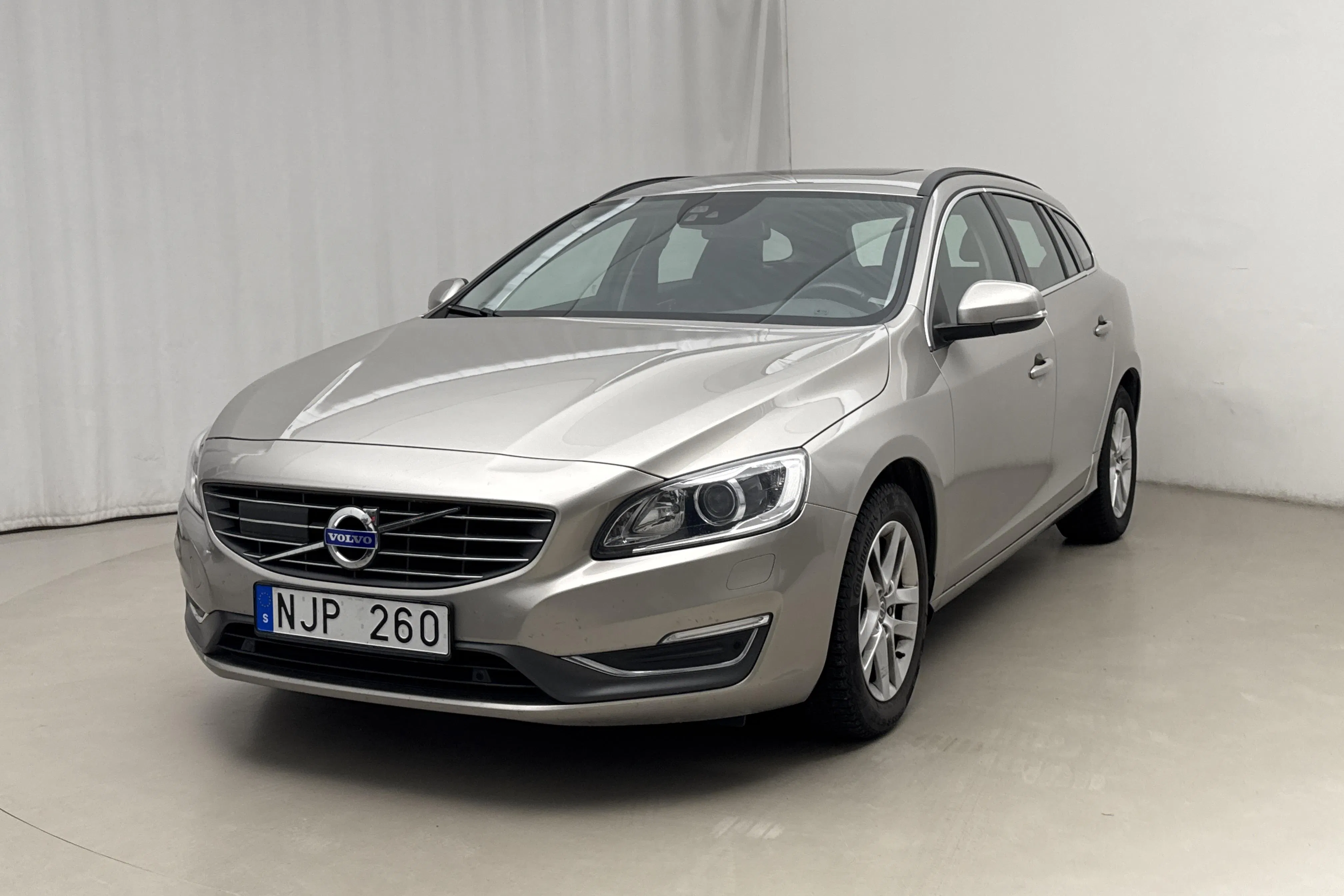 Presentation photo 1 of 16: Volvo V60 D3 (136hk) - 132 460 km - Automatic - light brown - 2014