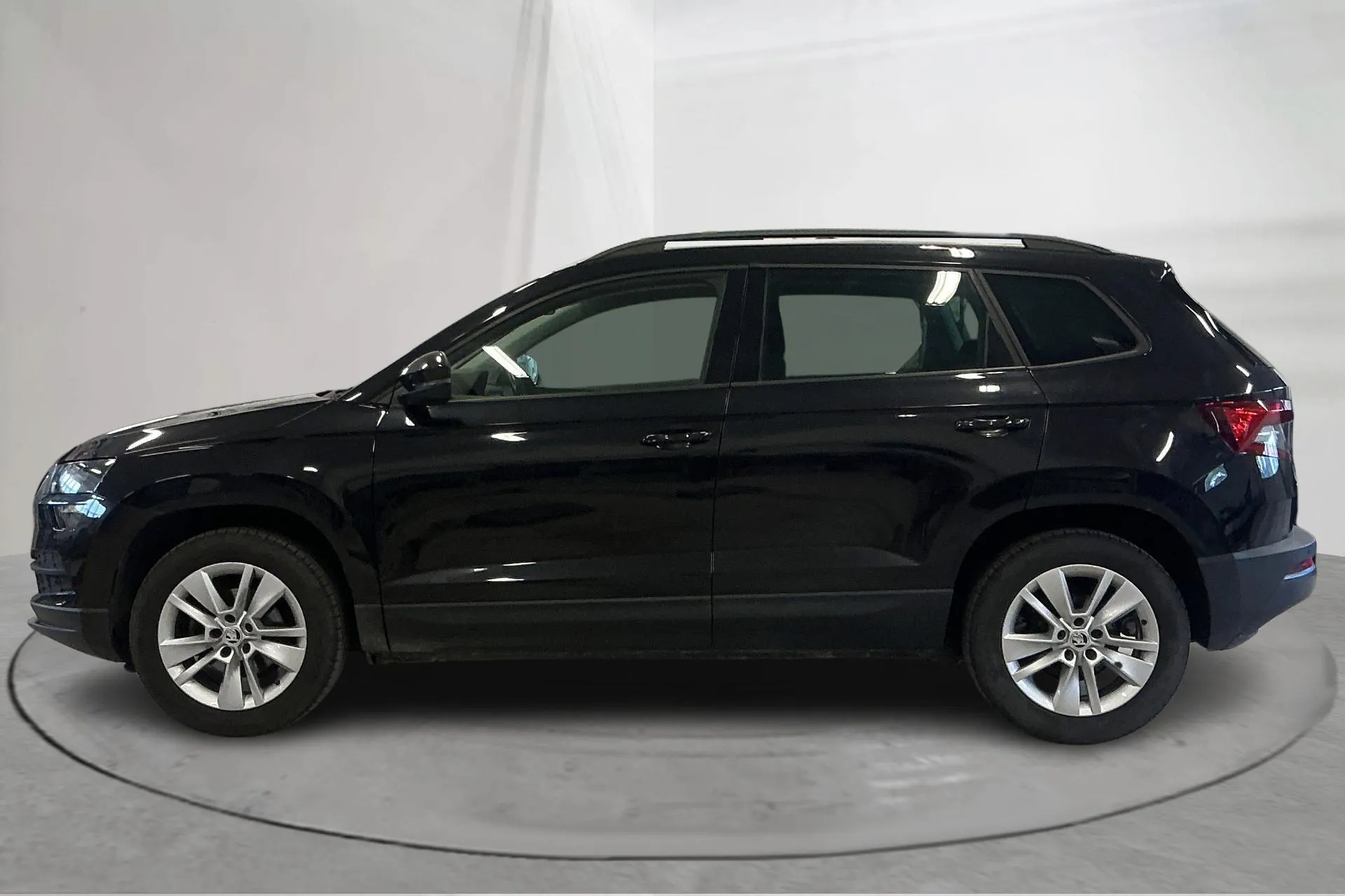 Presentation photo 2 of 13: Skoda Karoq 1.0 TSI (115hk) - 140 400 km - Manual - black - 2019