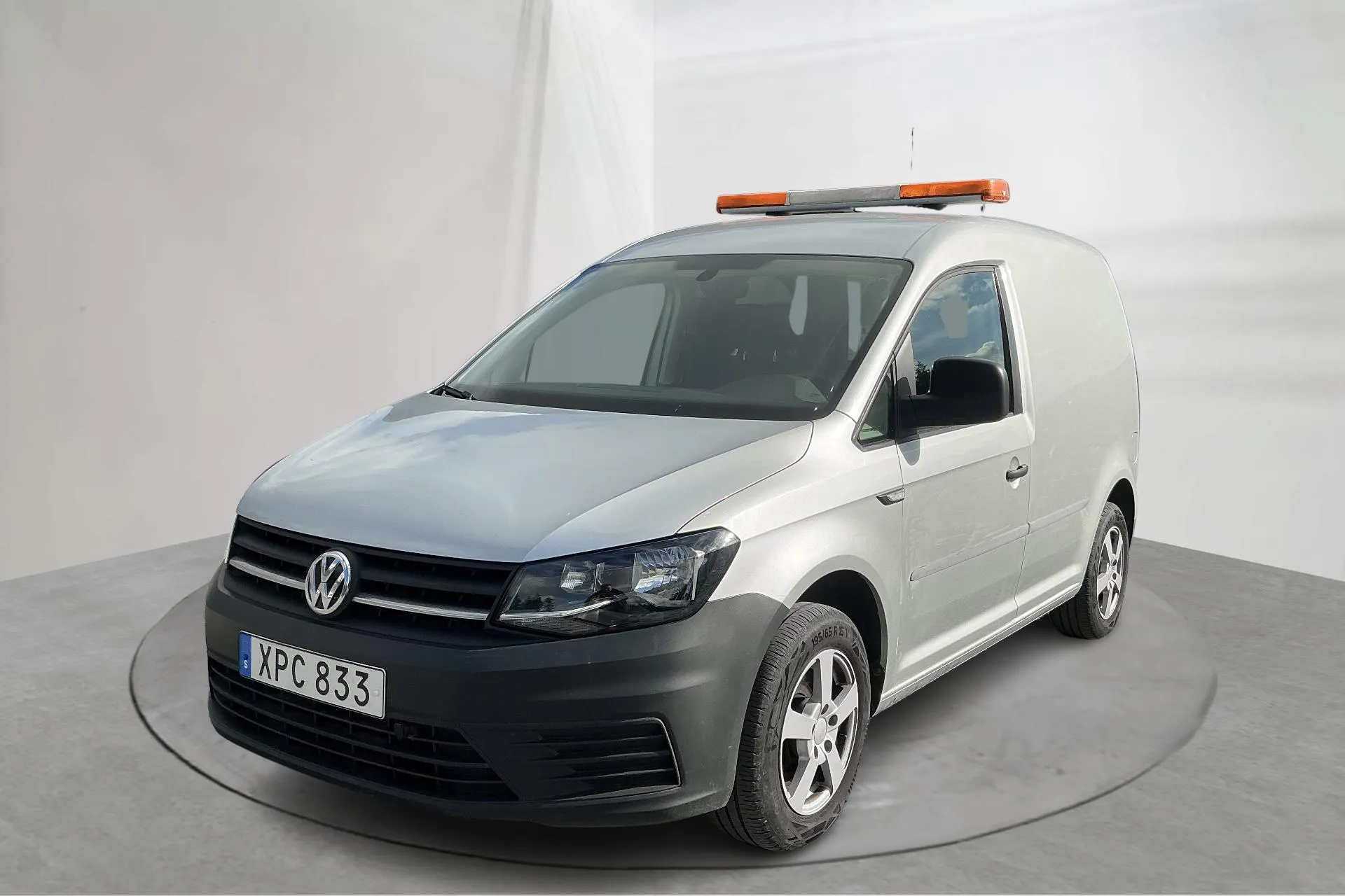 Presentationsfoto 1 av 19: VW Caddy 2.0 TDI Skåp (102hk) - 7 634 mil - Manuell - silver - 2017