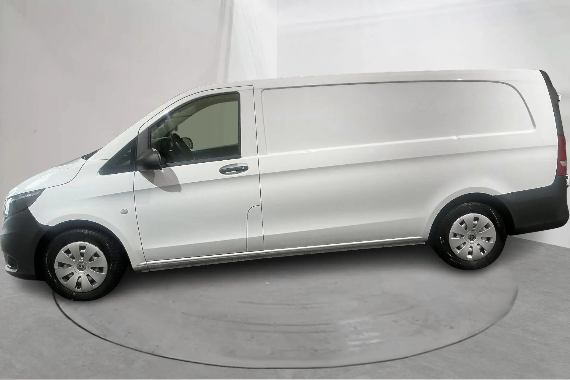 Presentationsfoto 2 av 15: Mercedes Vito 110 CDI W640 (102hk) - 5 609 mil - Manuell - vit - 2022