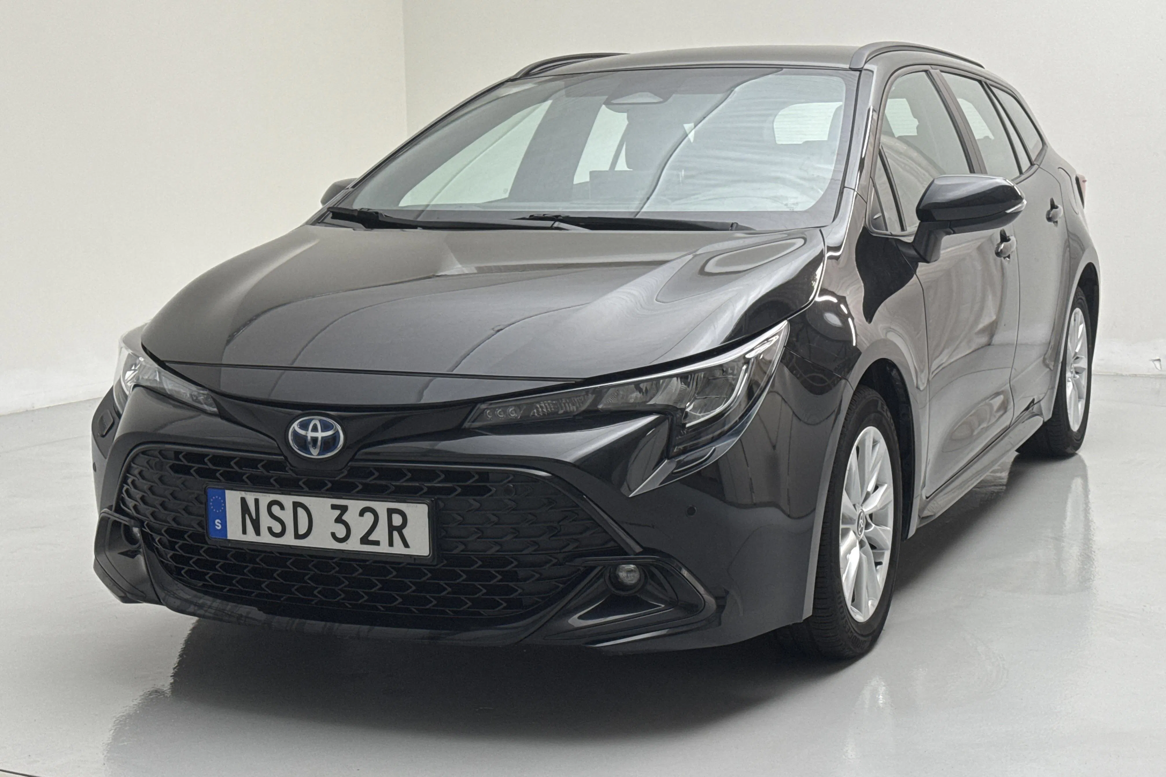 Presentationsfoto 1 av 13: Toyota Corolla 1.8 Hybrid Touring Sports (140hk) - 2 720 mil - Automat - svart - 2024