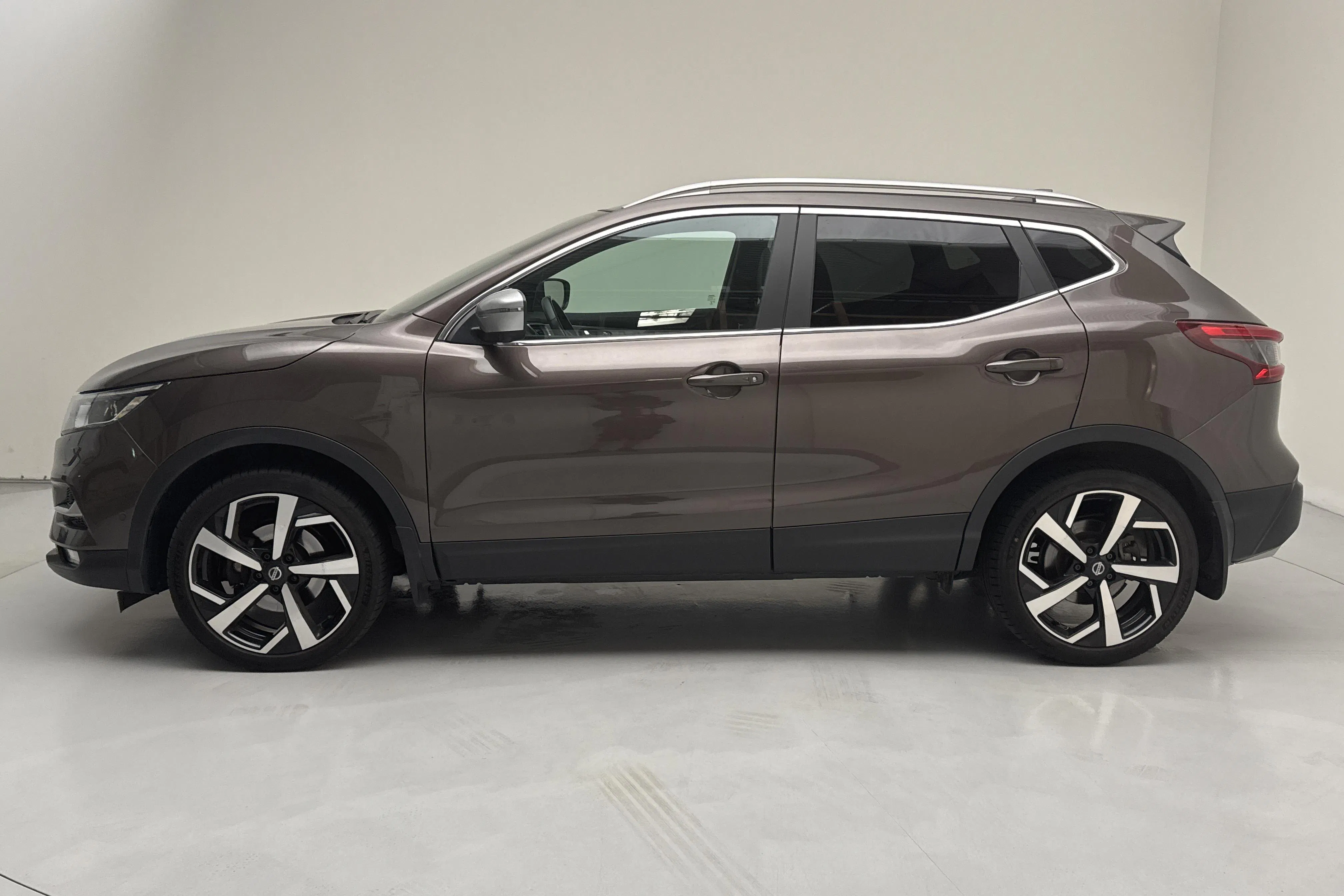 Presentationsfoto 2 av 17: Nissan Qashqai 1.3 DIG-T (160hk) - 8 301 mil - Manuell - brun - 2019