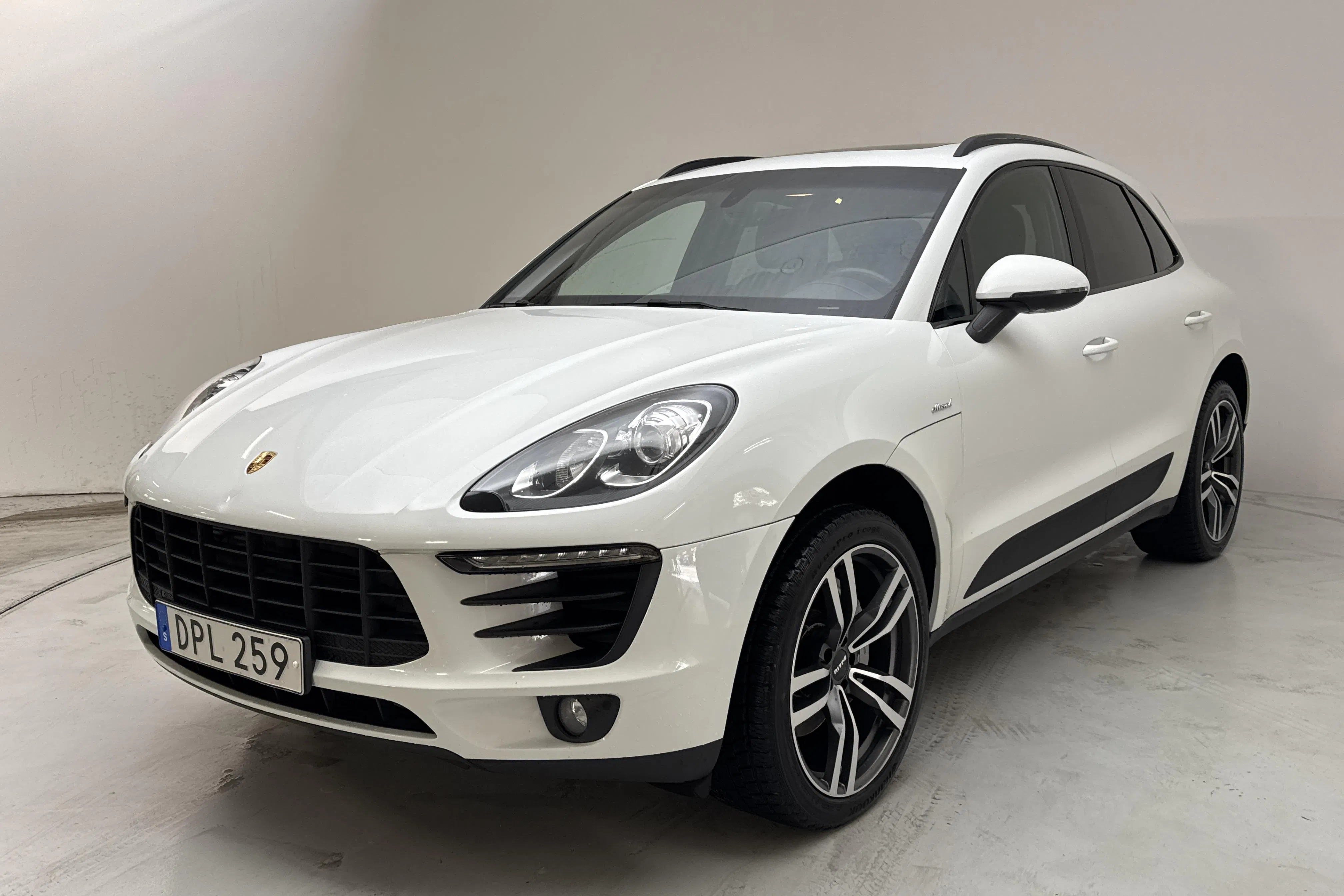 Presentationsfoto 1 av 14: Porsche Macan 3.0 S Diesel (258hk) - 16 297 mil - Automat - vit - 2015