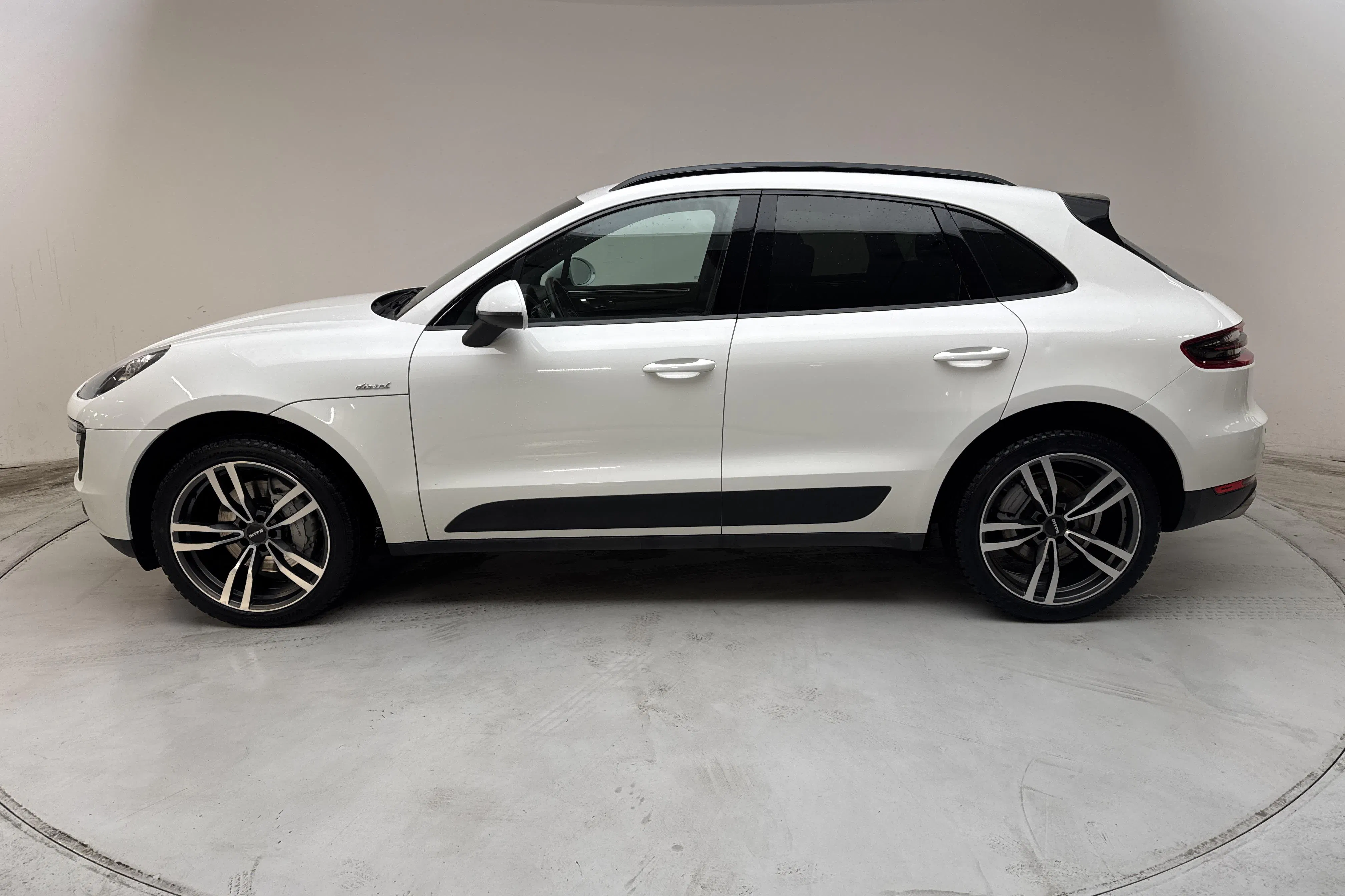 Presentationsfoto 2 av 14: Porsche Macan 3.0 S Diesel (258hk) - 16 297 mil - Automat - vit - 2015