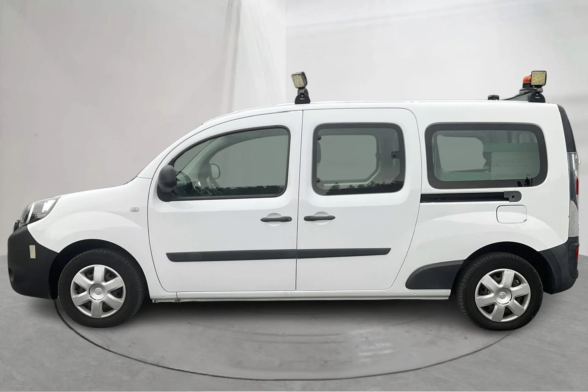 Presentation photo 2 of 16: Renault Kangoo Passenger II Z.E. 22kWh Maxi (60hk) - 41 710 km - Automatic - white - 2016